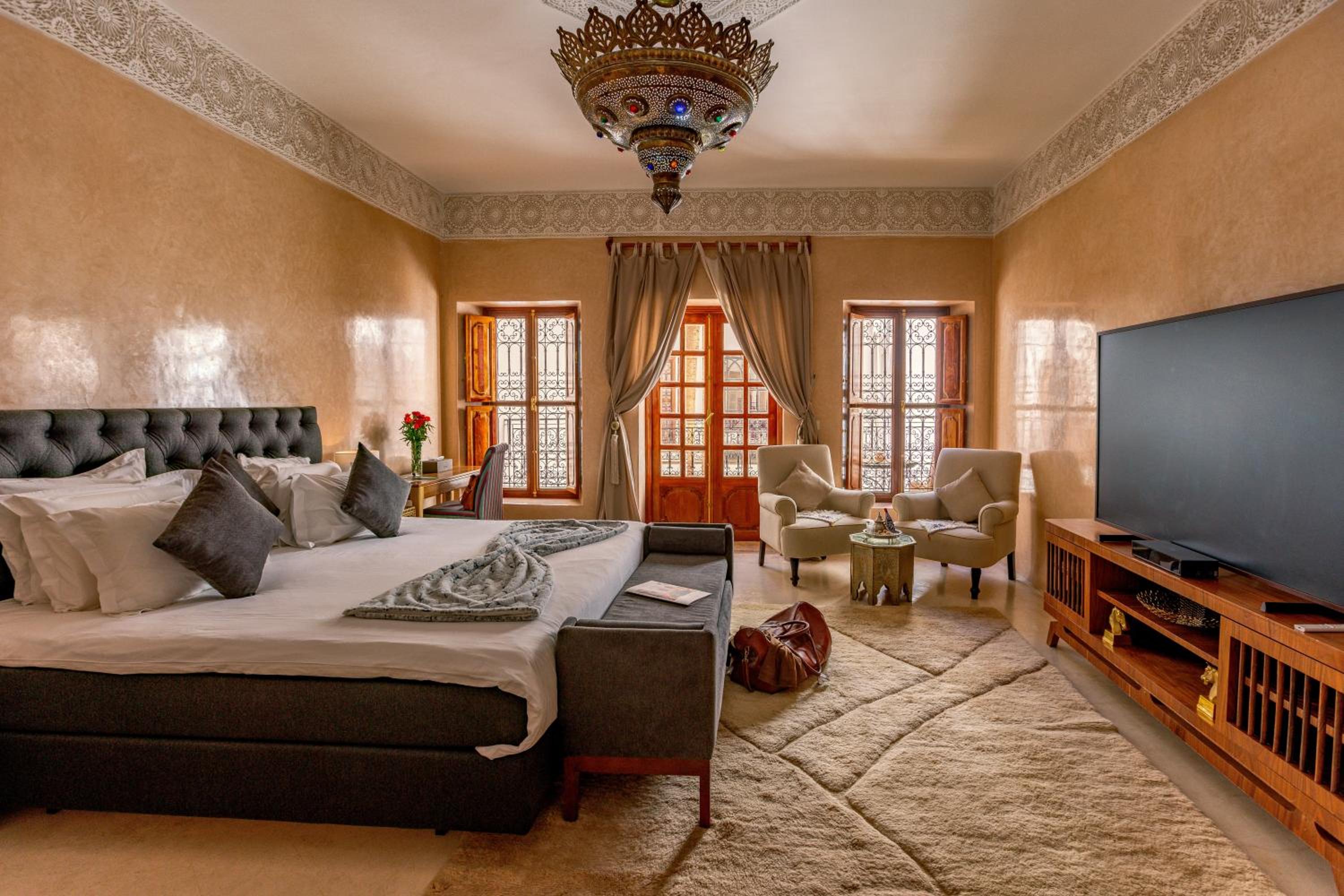 Deluxe Suite - Photo 18