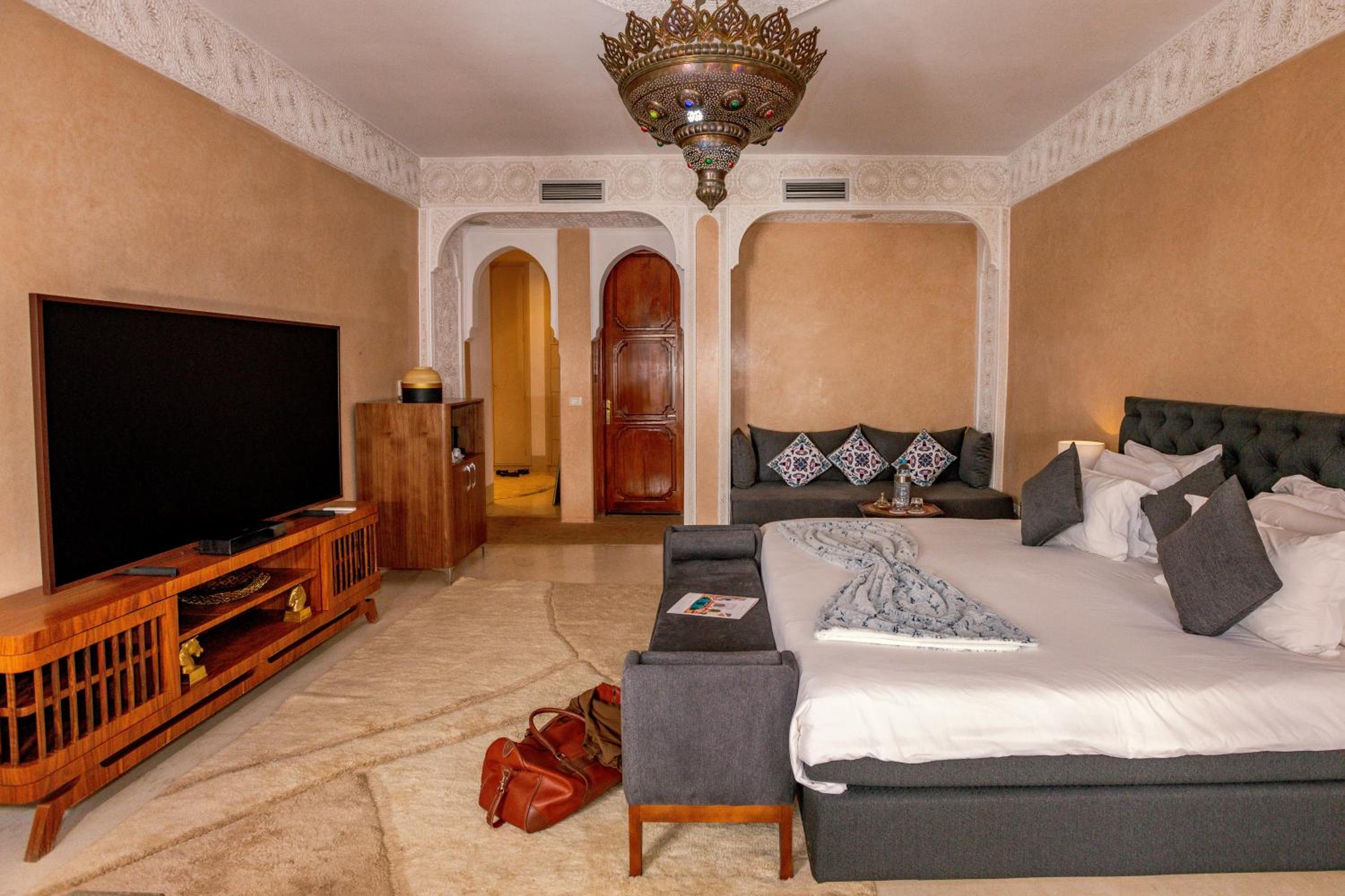 Deluxe Suite - Photo 15