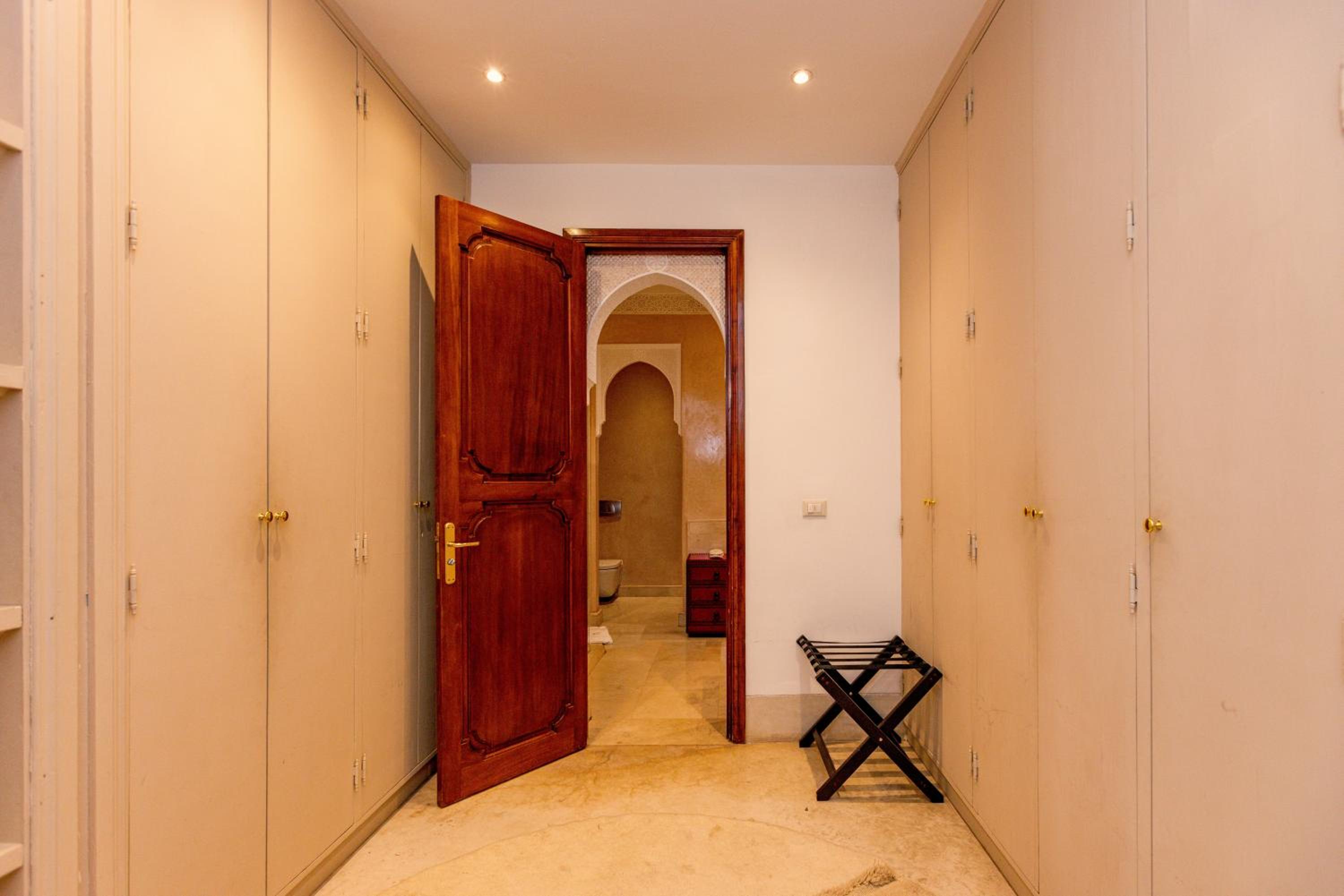Deluxe Suite - Photo 11