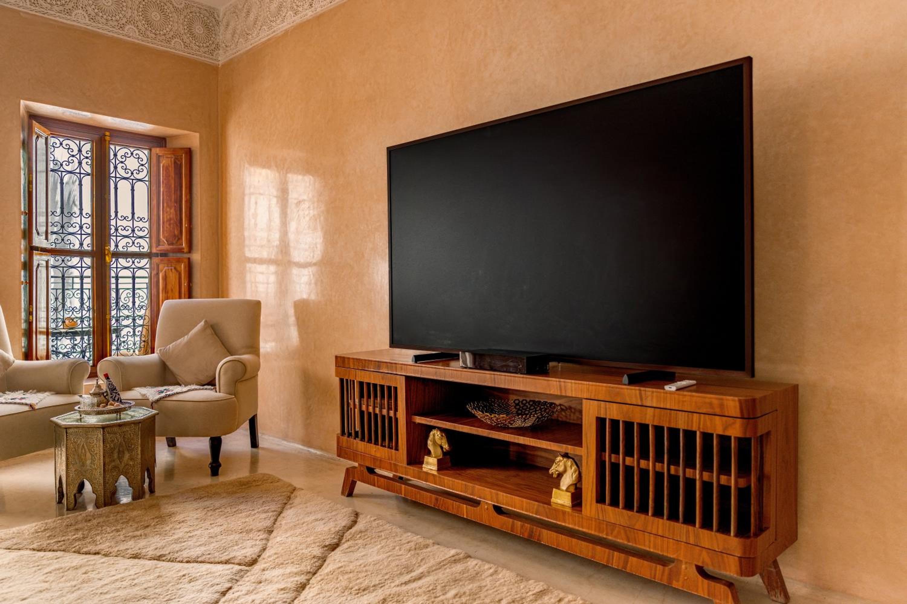 Deluxe Suite - Photo 6