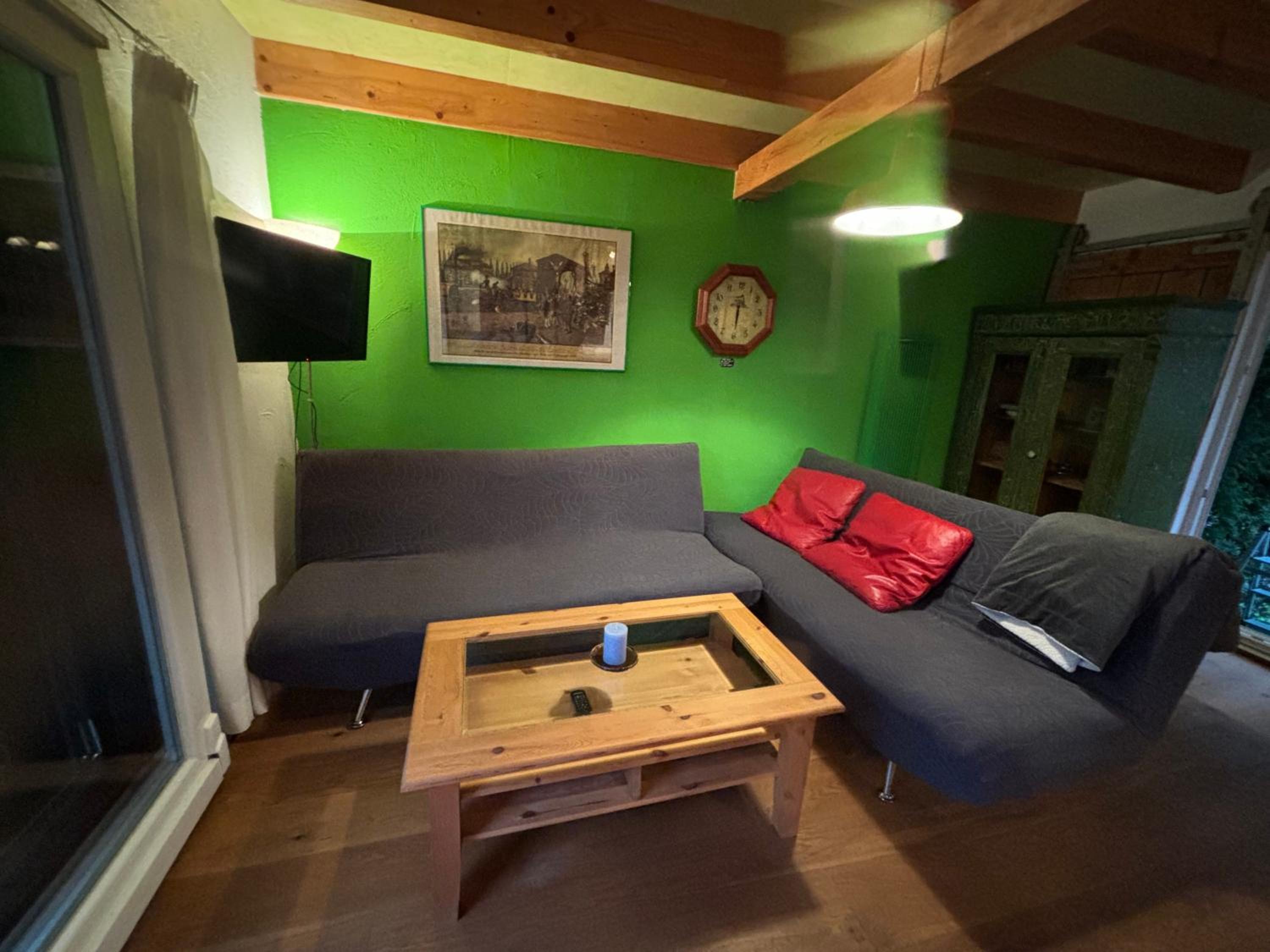 One-Bedroom House photo 1
