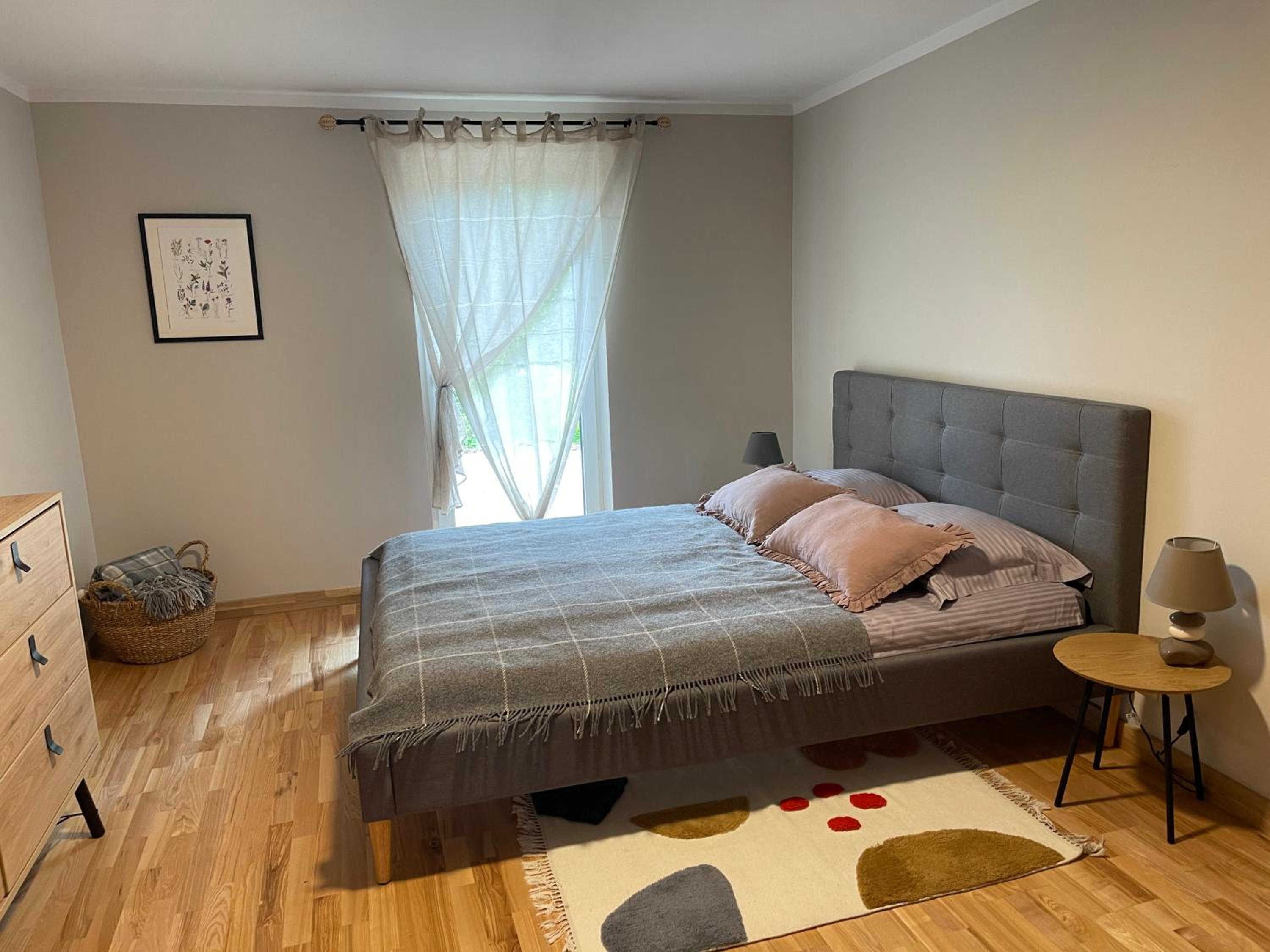 One-Bedroom Apartment - Photo 8