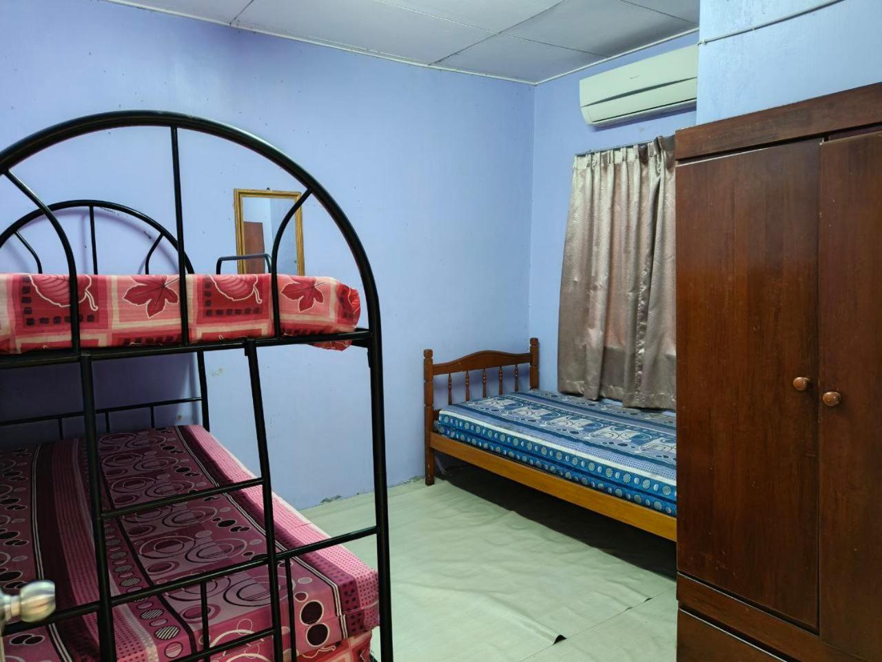 Three-Bedroom House photo 2