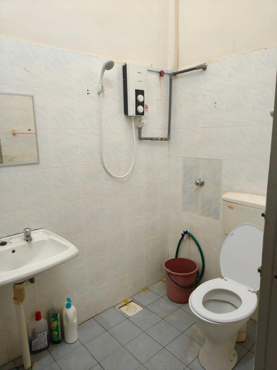 Three-Bedroom House photo 3