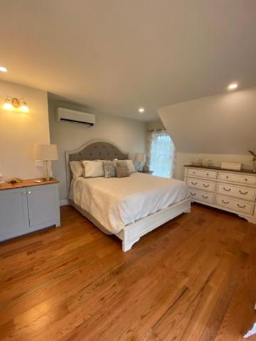 Queen Room with Balcony photo 1
