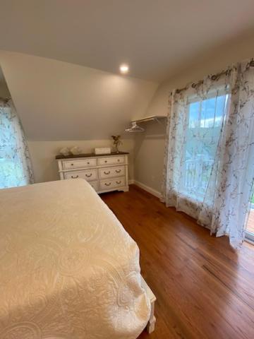 Queen Room with Balcony photo 3