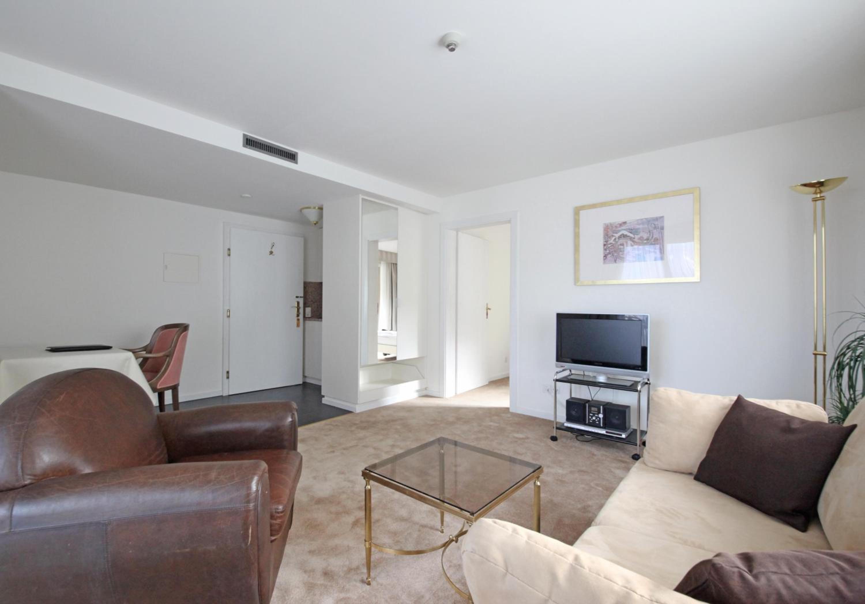 Suite with Mountain View