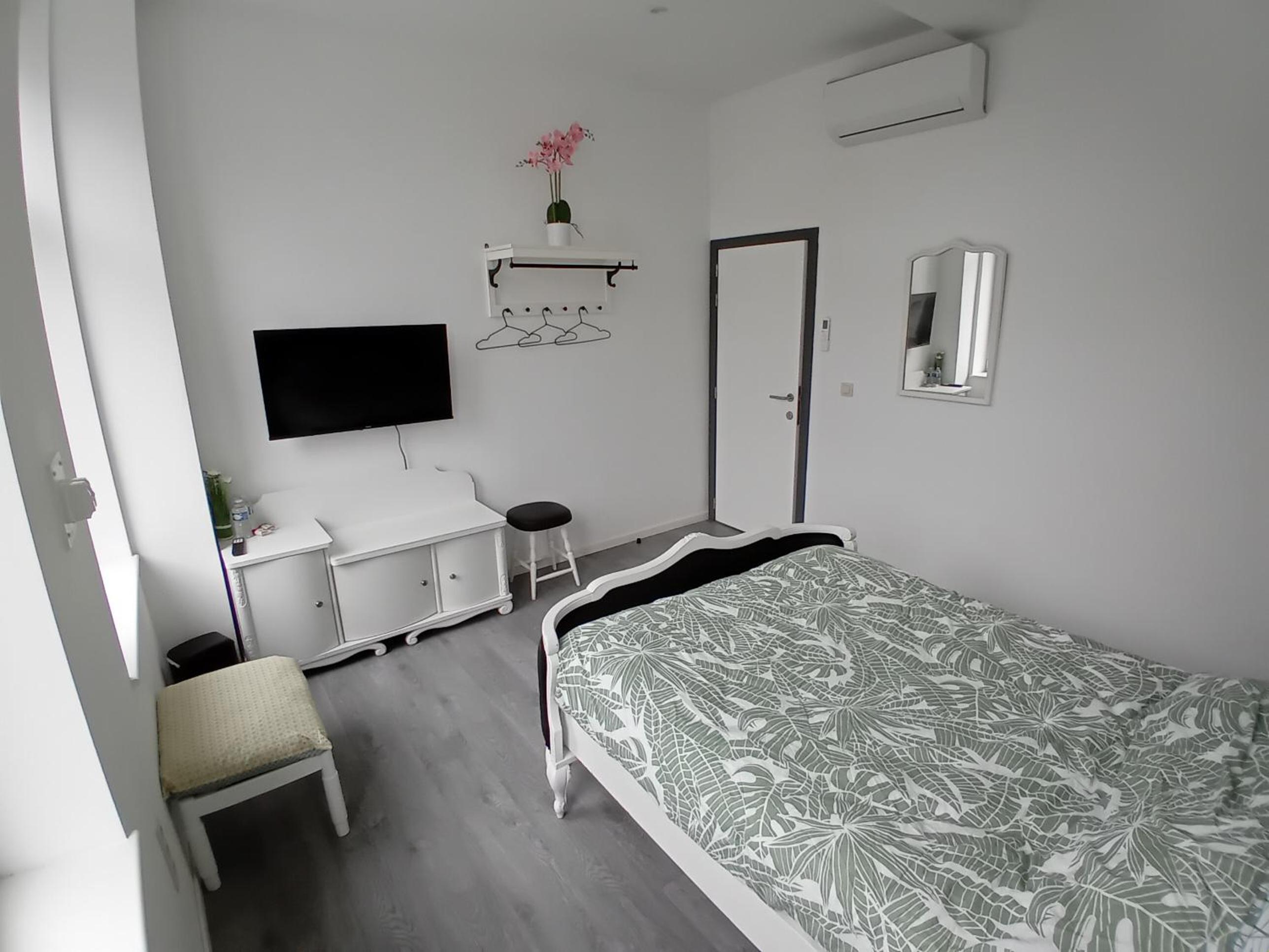 Double Room with Private Bathroom photo 2