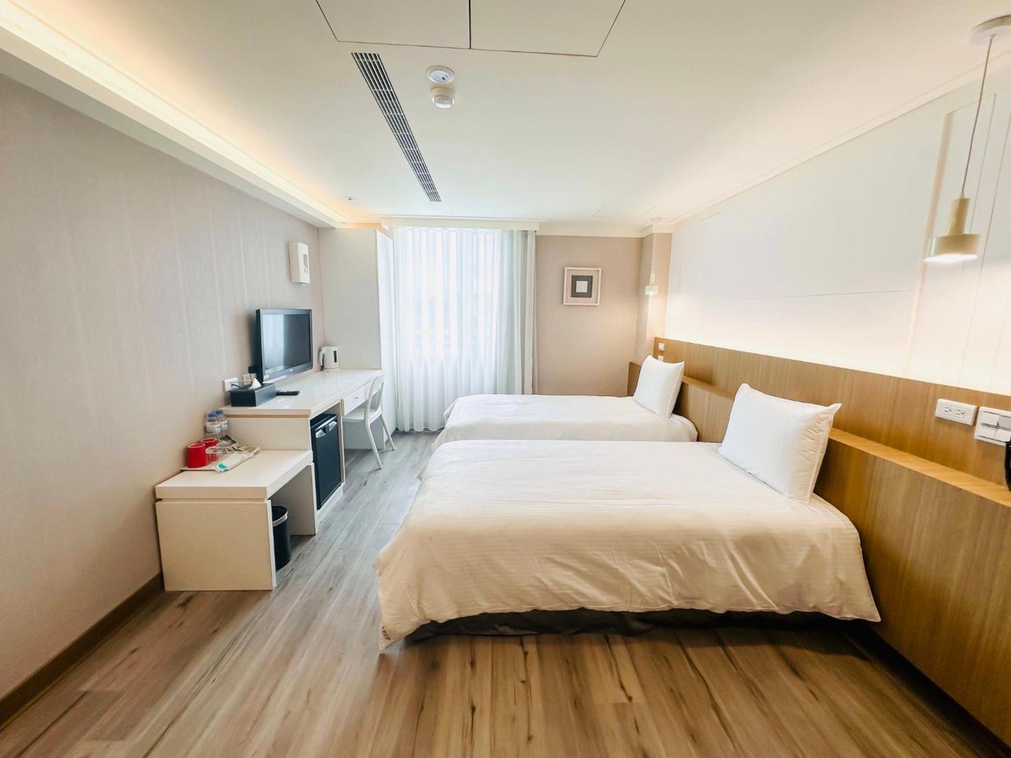 Standard Twin Room - Photo 2
