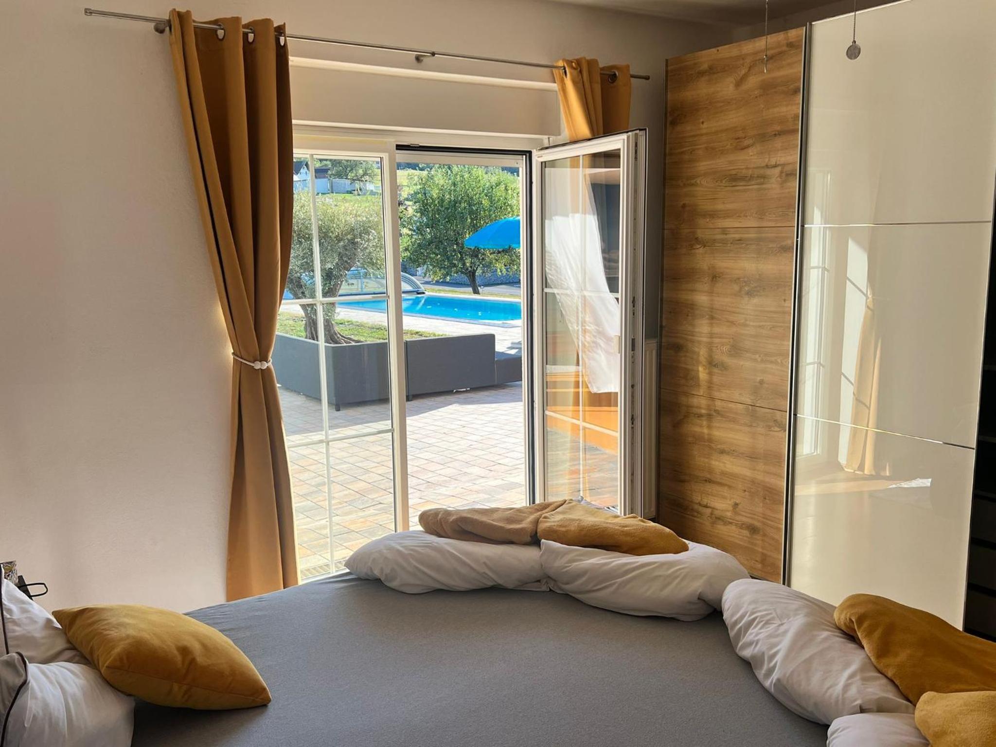 One-Bedroom House photo 1