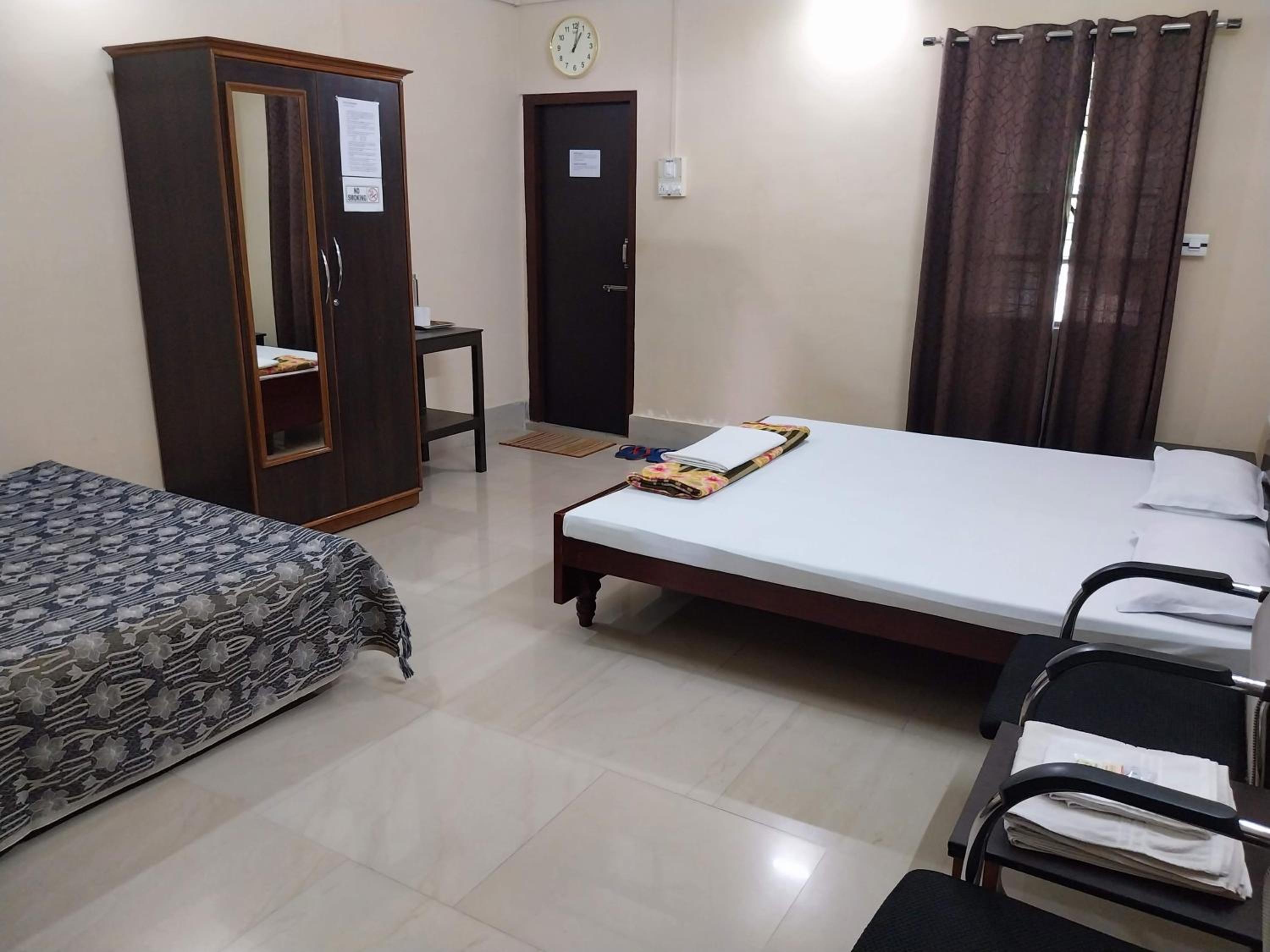 Economy Quadruple Room photo 3