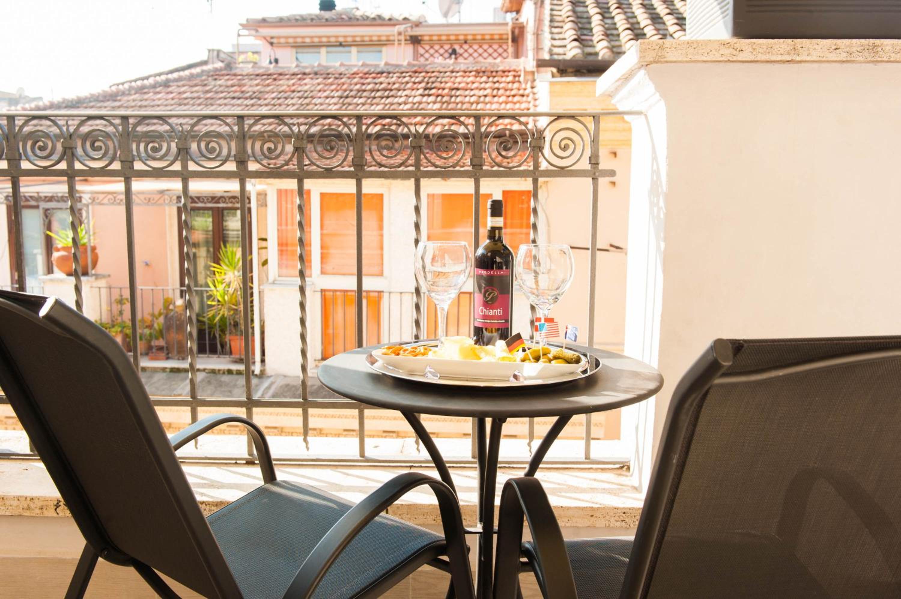 Deluxe Double Room with Balcony photo 3