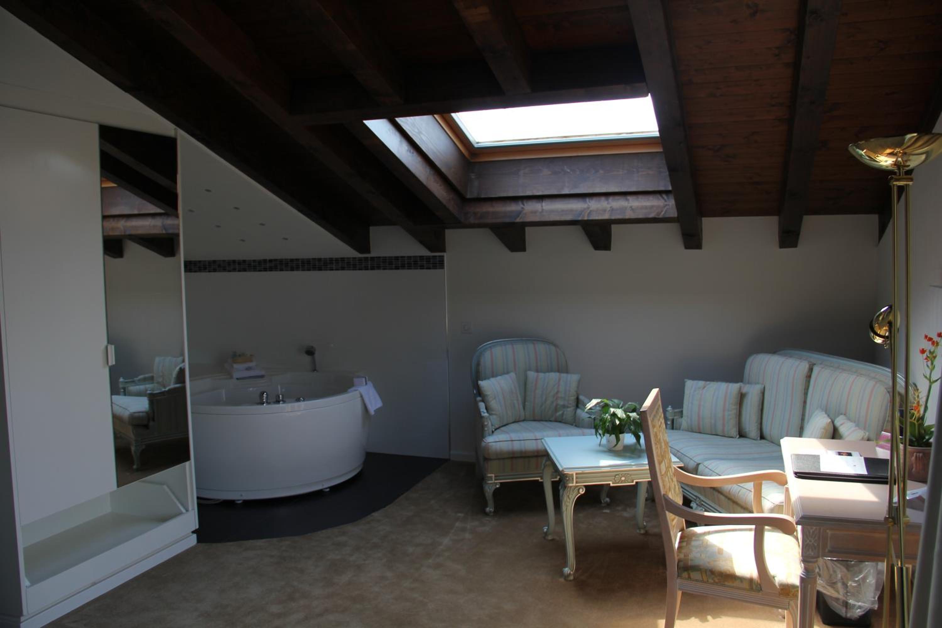 Junior Suite with Balcony photo 3