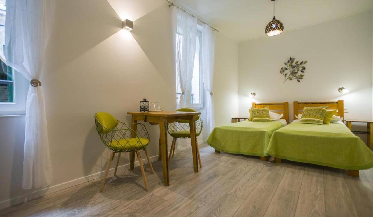 One-Bedroom Apartment - Photo 6