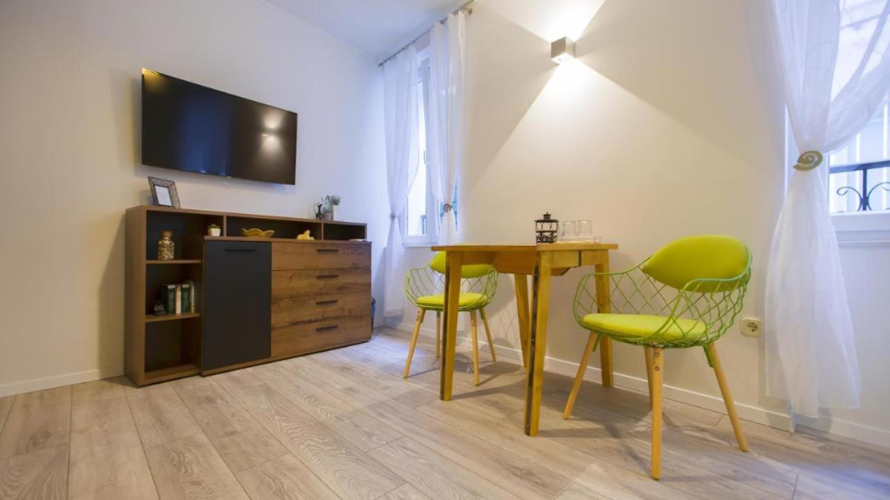One-Bedroom Apartment - Photo 5