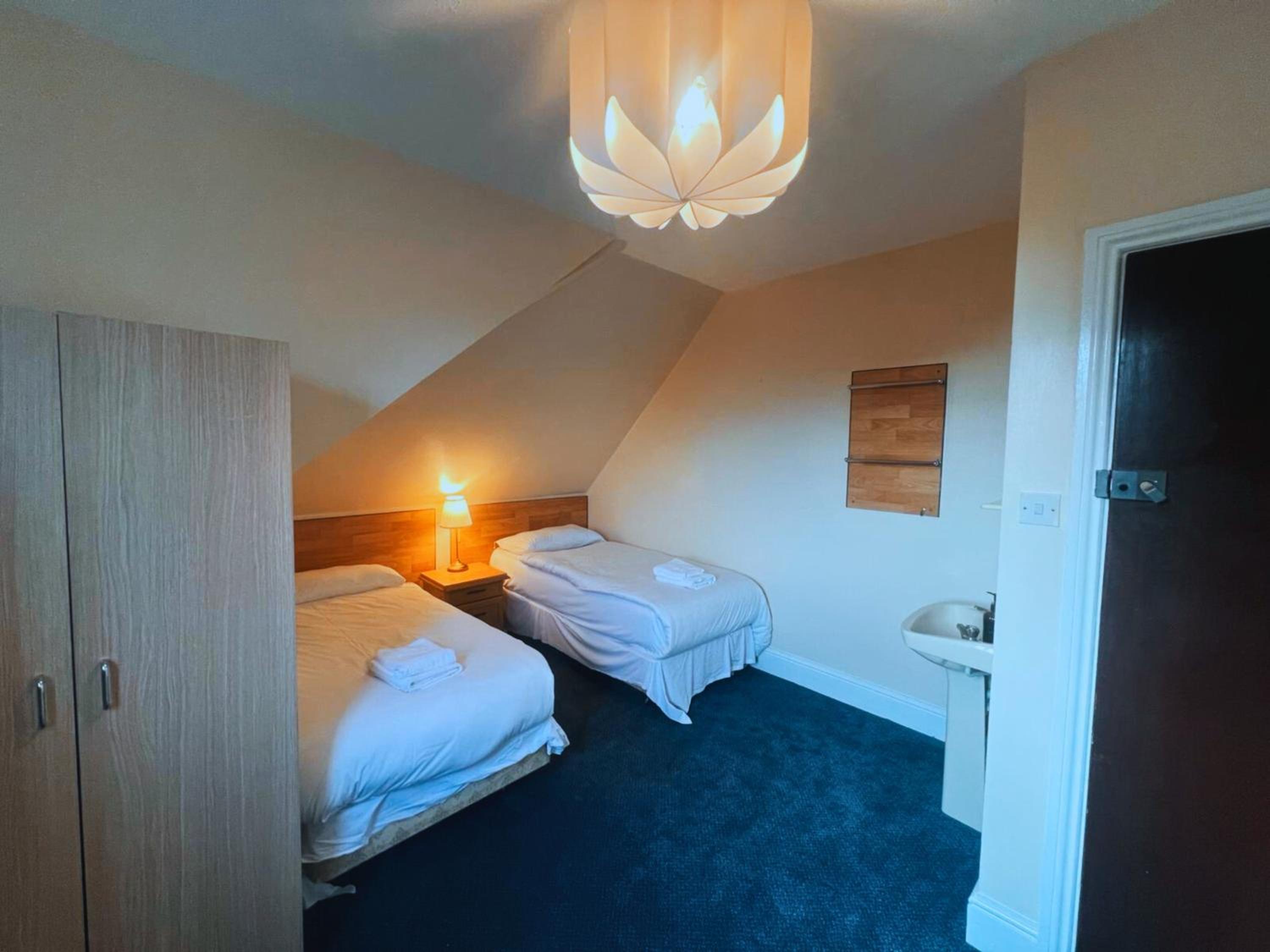 Twin Room with Shared Bathroom photo 3