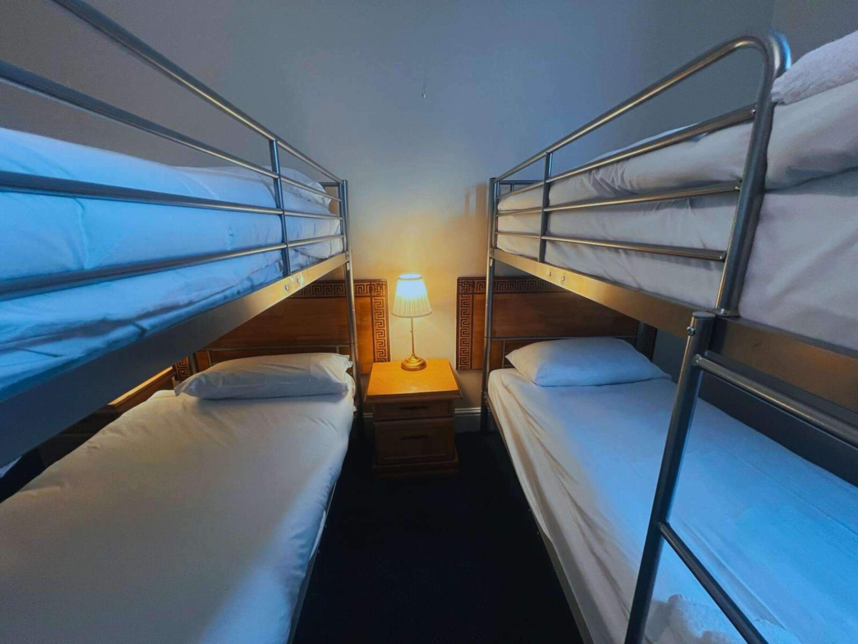 Quadruple Room with Shared Bathroom photo 2