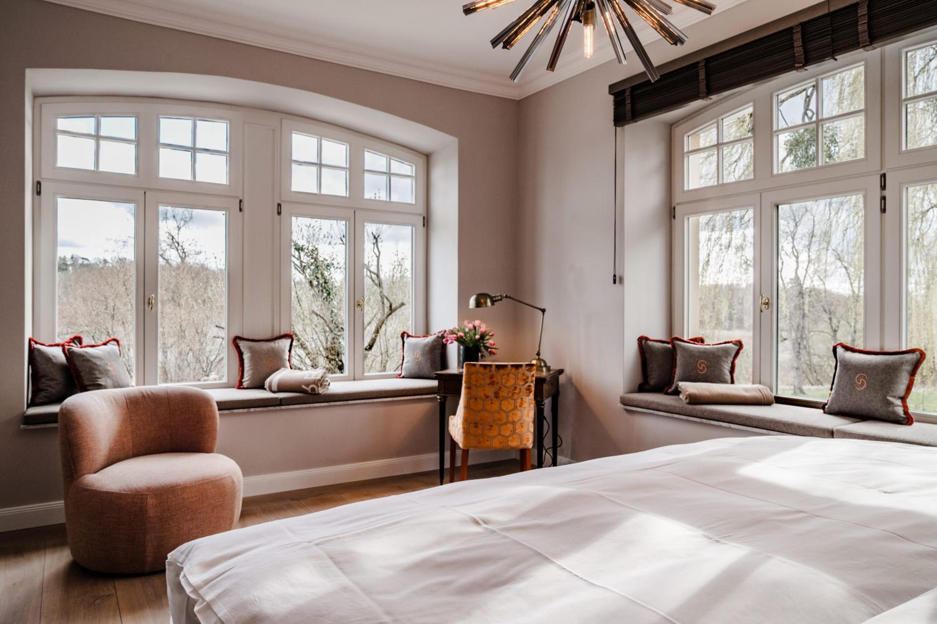 Suite with Lake View