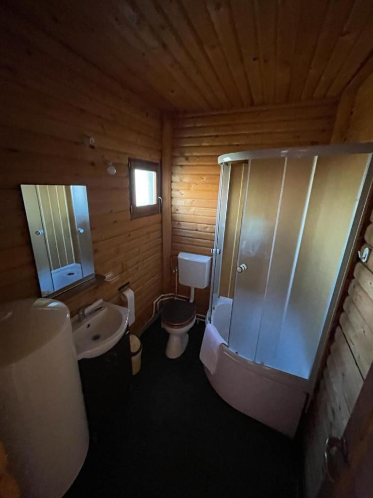 Five-Bedroom House photo 2