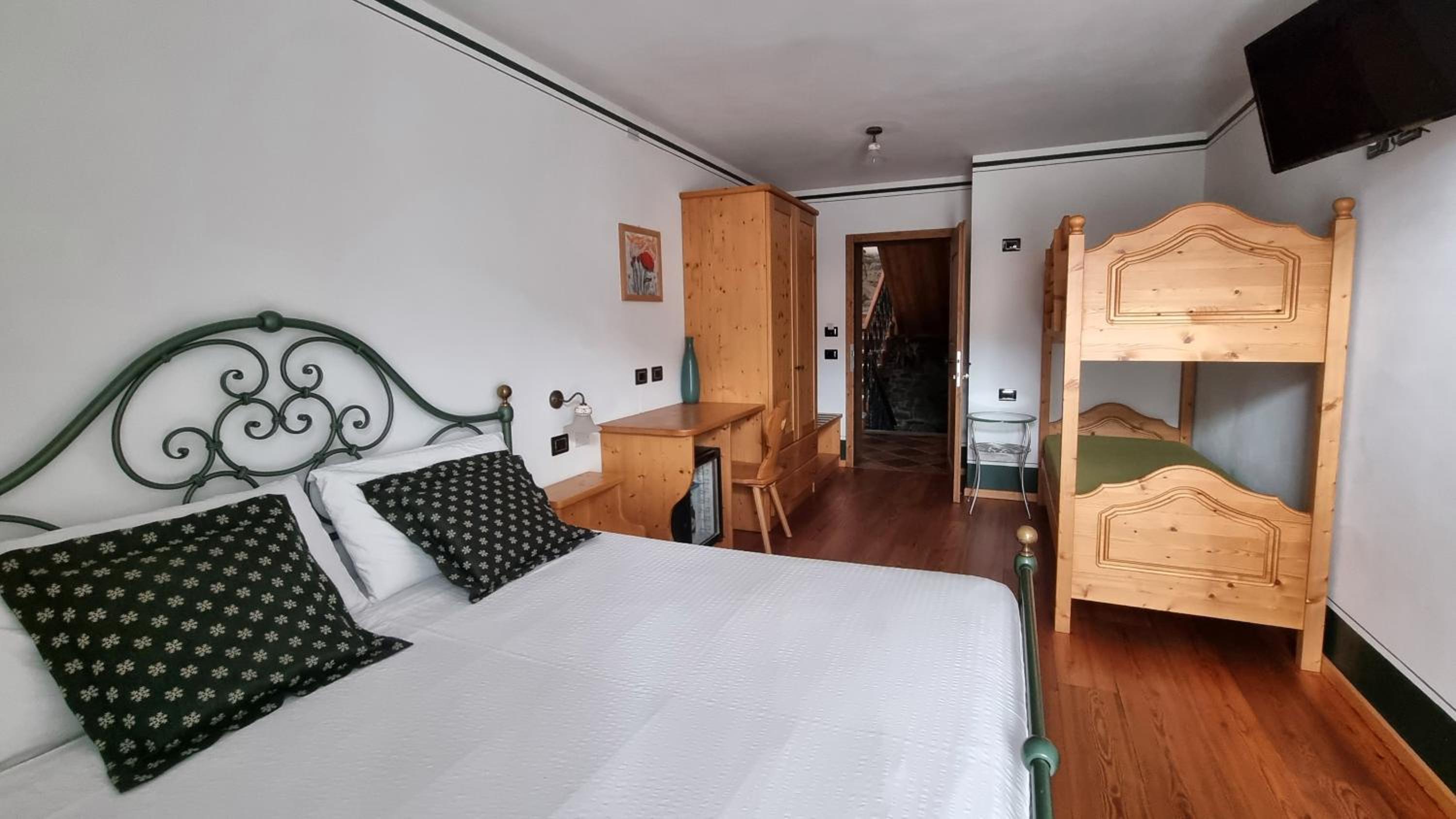 Quadruple Room with Balcony photo 1