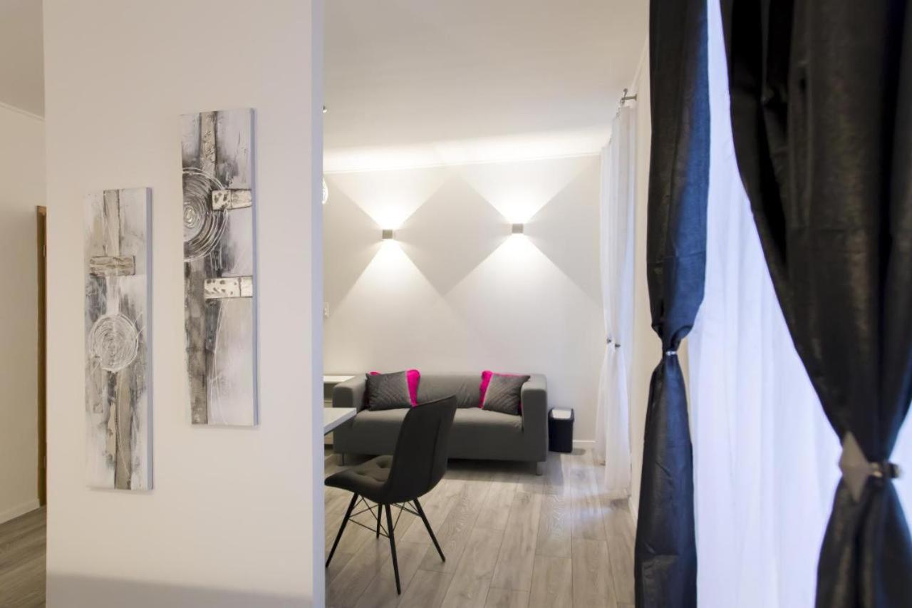 One-Bedroom Apartment - Photo 3