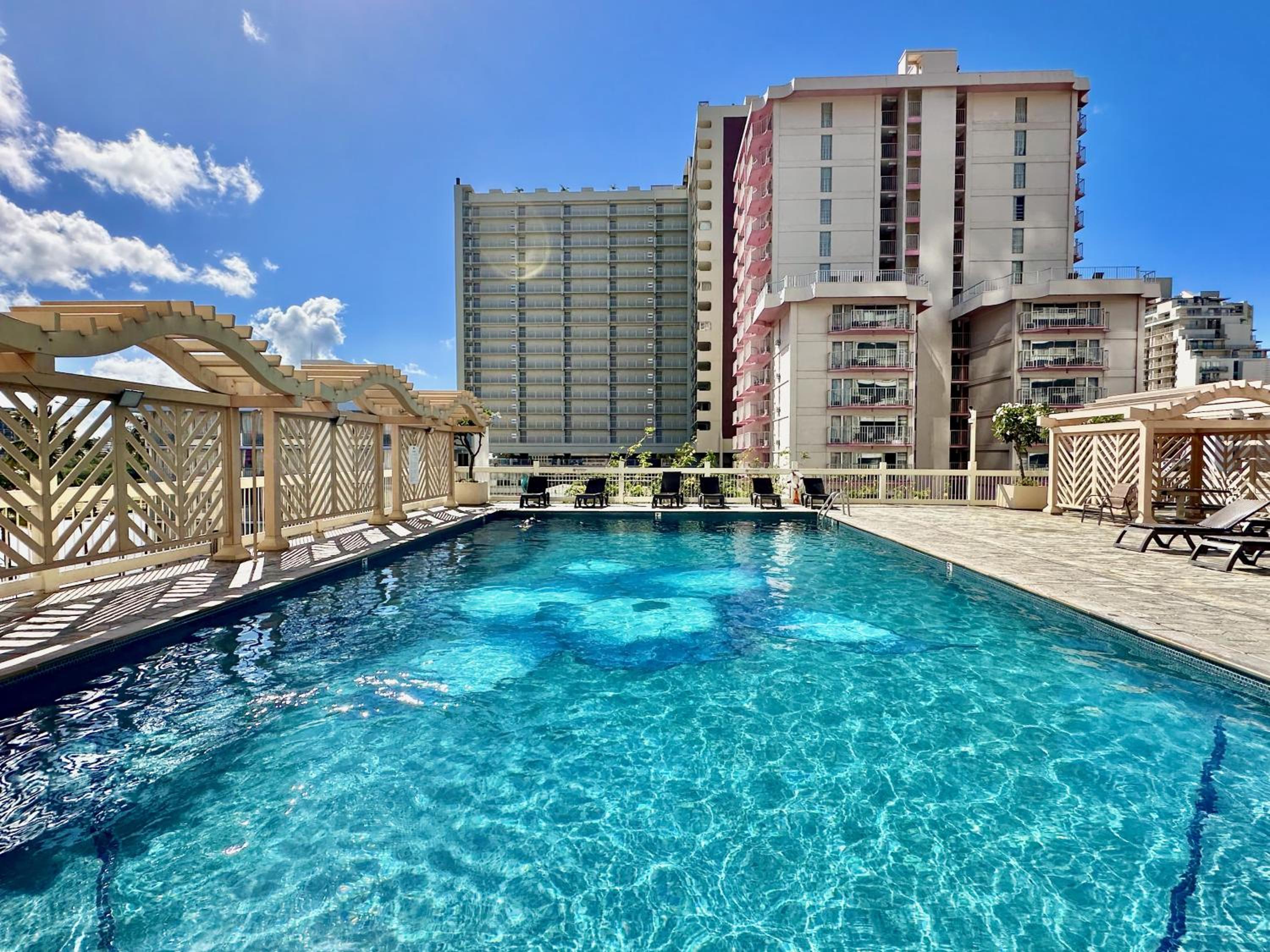 Amazing View Waikiki Beach 28th Floor 1BR Family and Group Condo: One-Bedroom Apartment photo