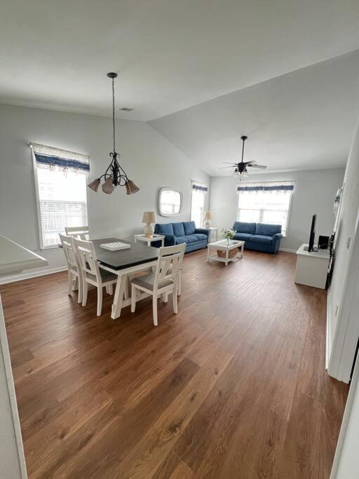 Three-Bedroom Apartment photo 1