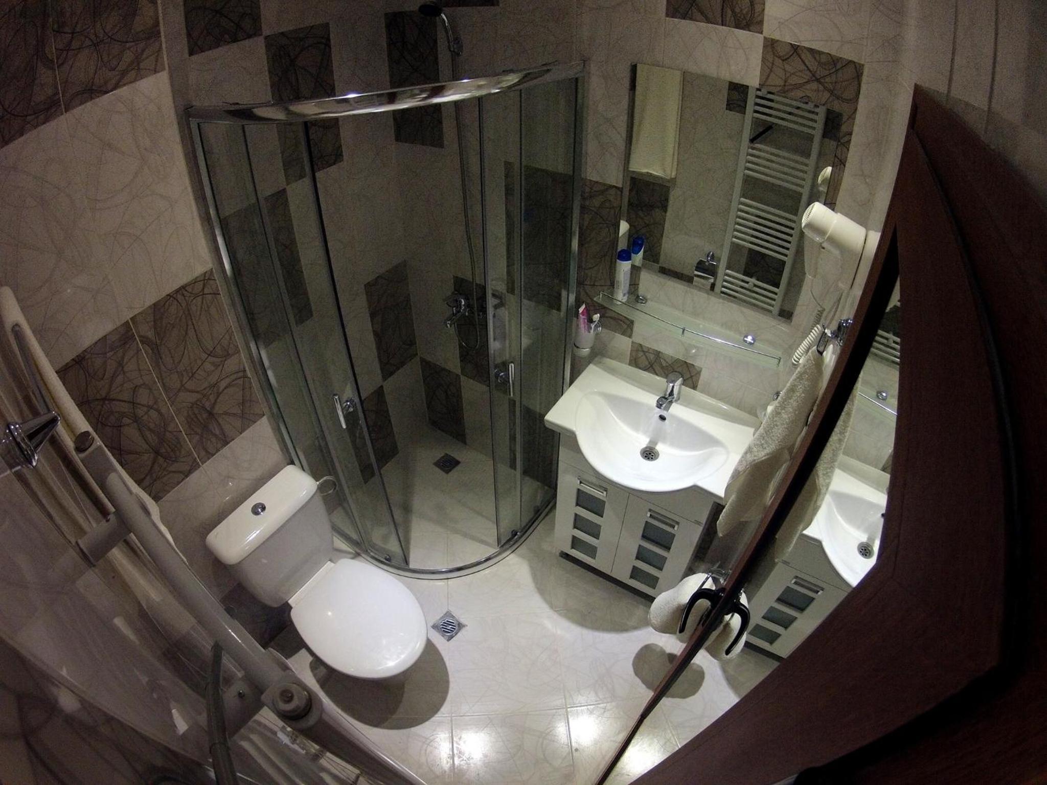 Double Room with Lake View - Photo 4