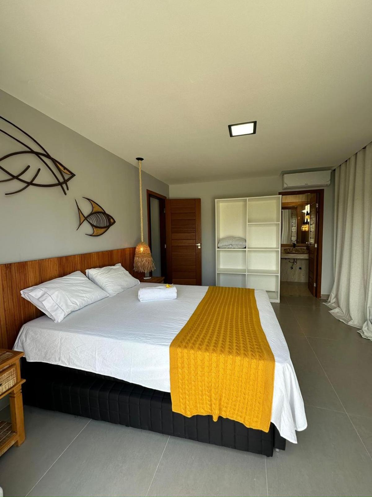 Six-Bedroom House photo 1