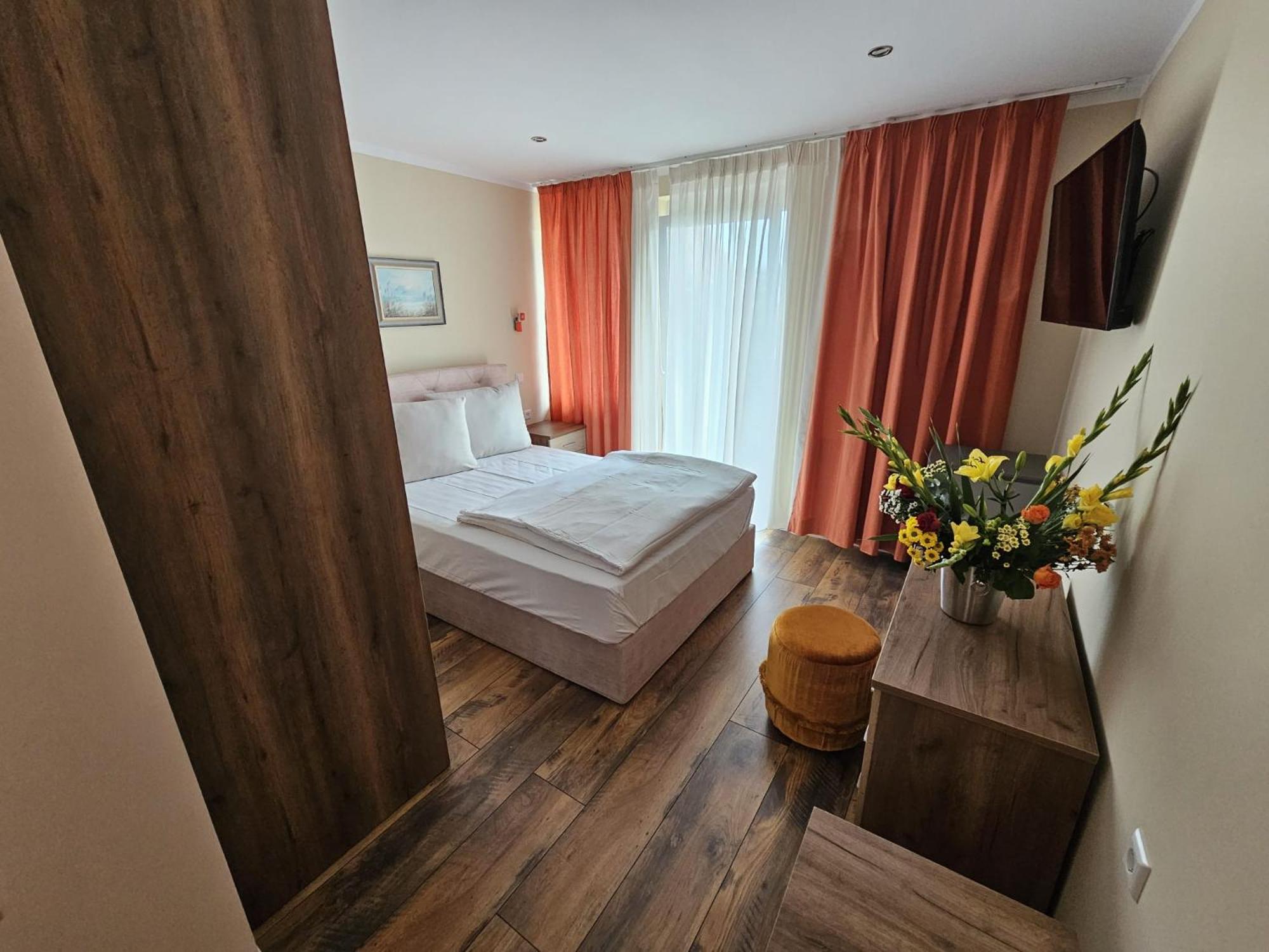 Double or Twin Room with Private Bathroom photo 1