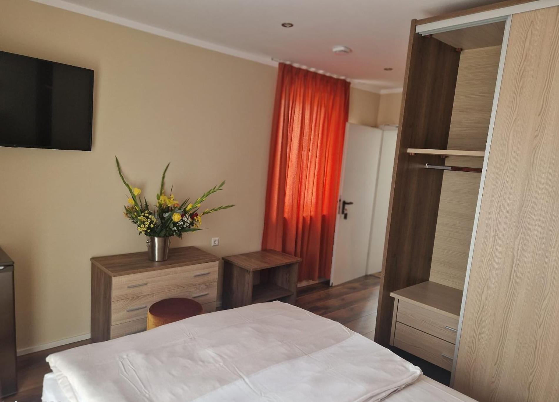 Double or Twin Room with Private Bathroom photo 3