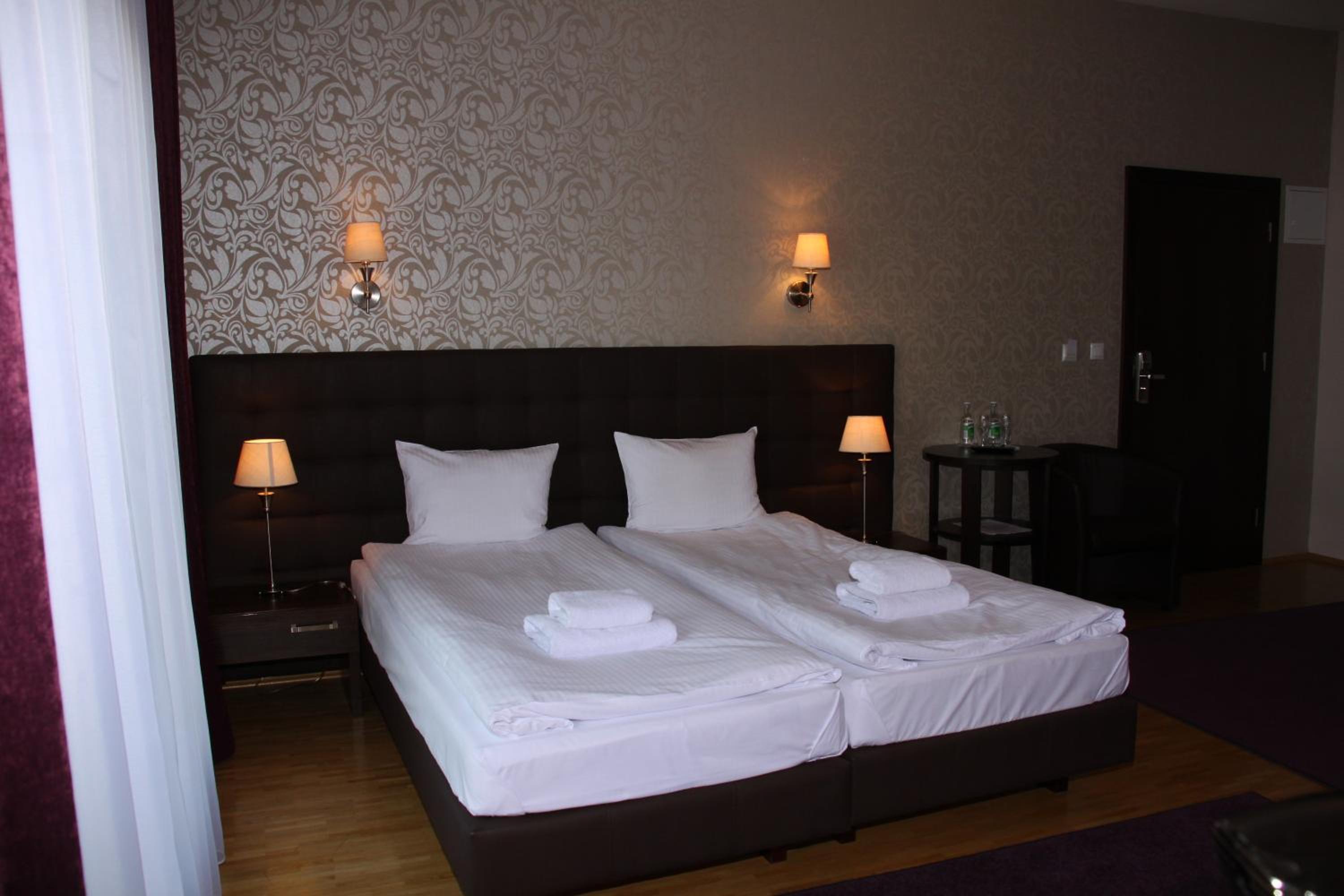Superior King Room - Photo 9