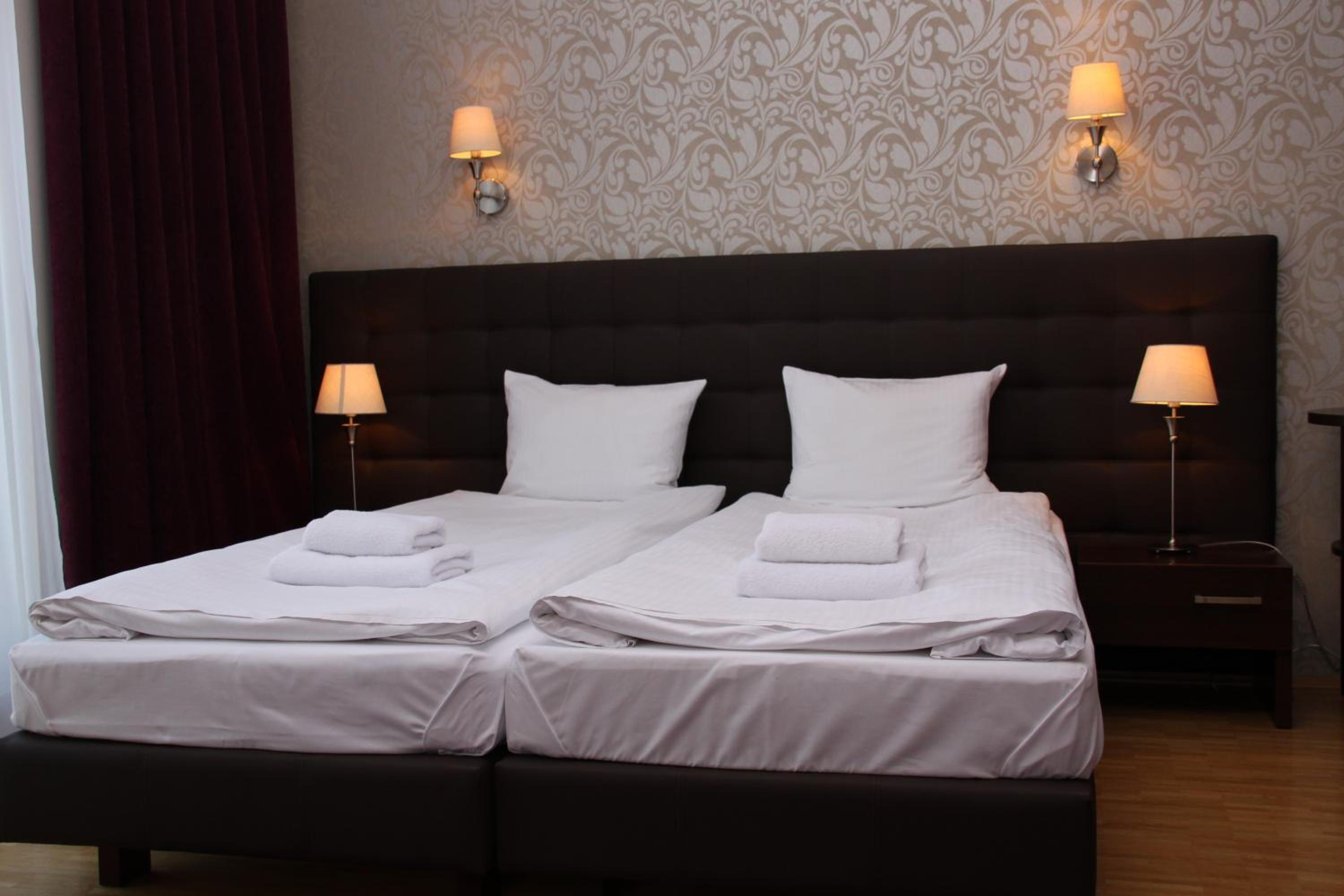Superior King Room - Photo 7