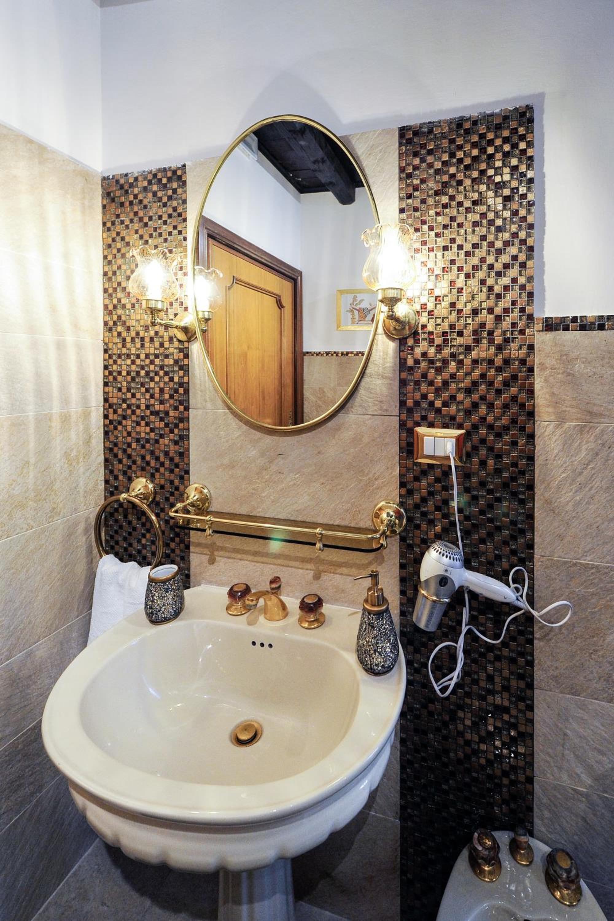 Quadruple Room with Private External Bathroom photo 3