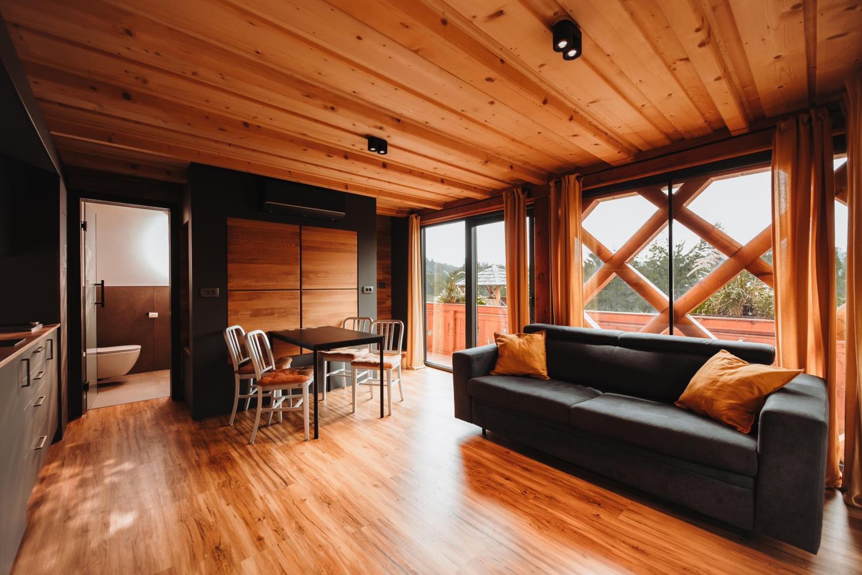 One-Bedroom House photo 1