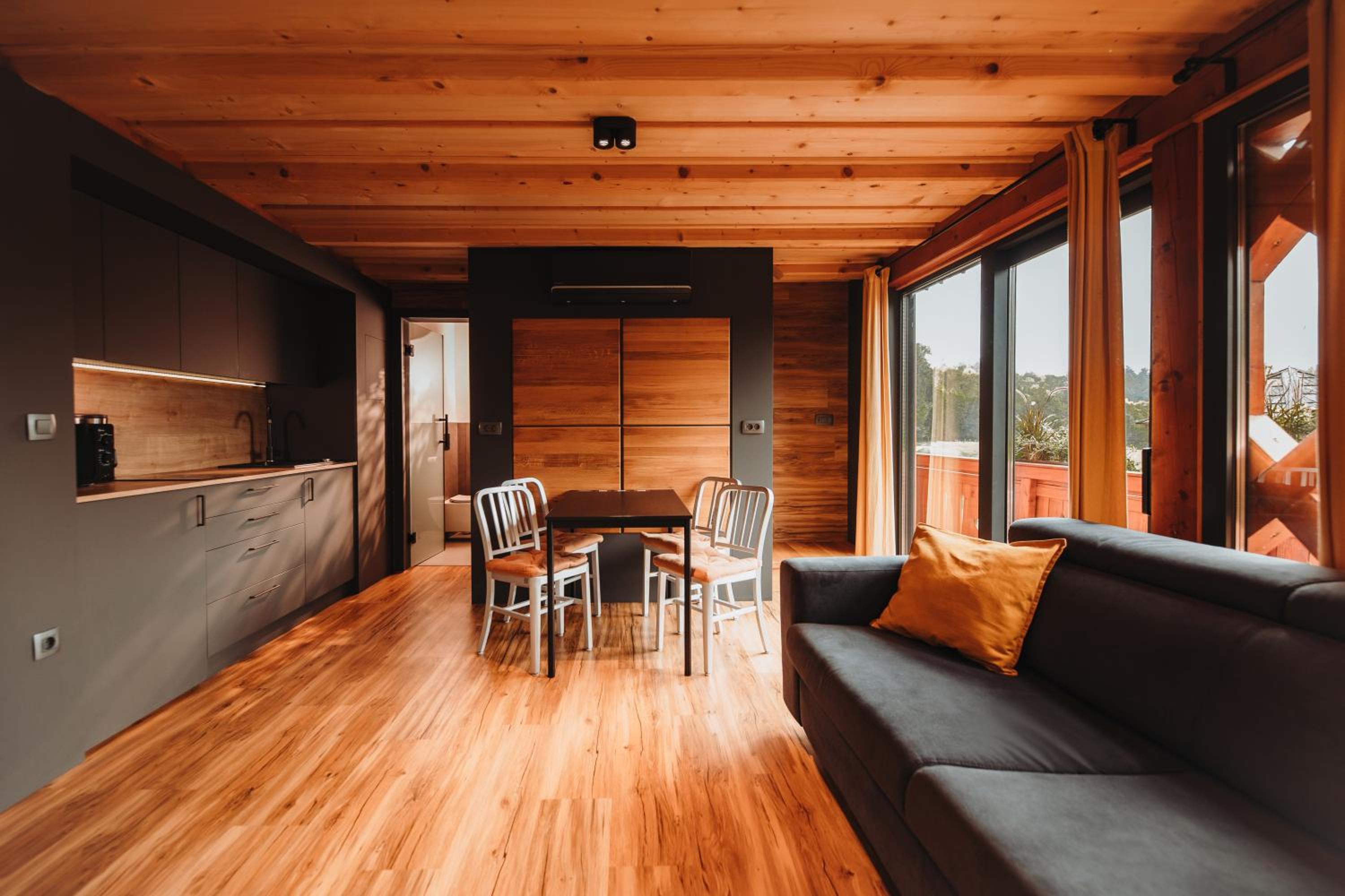 One-Bedroom House photo 2