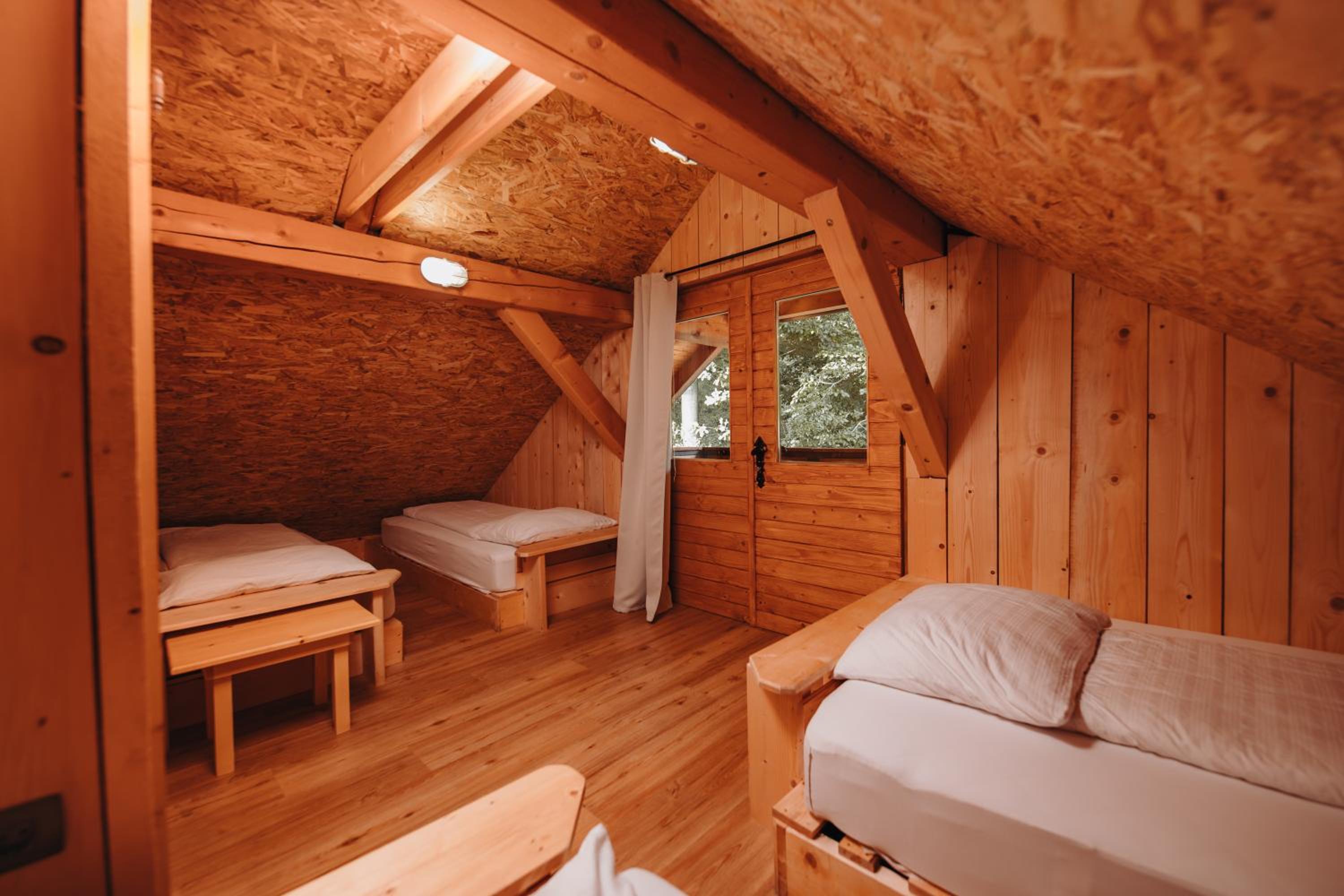 Seven-Bedroom House - Photo 19