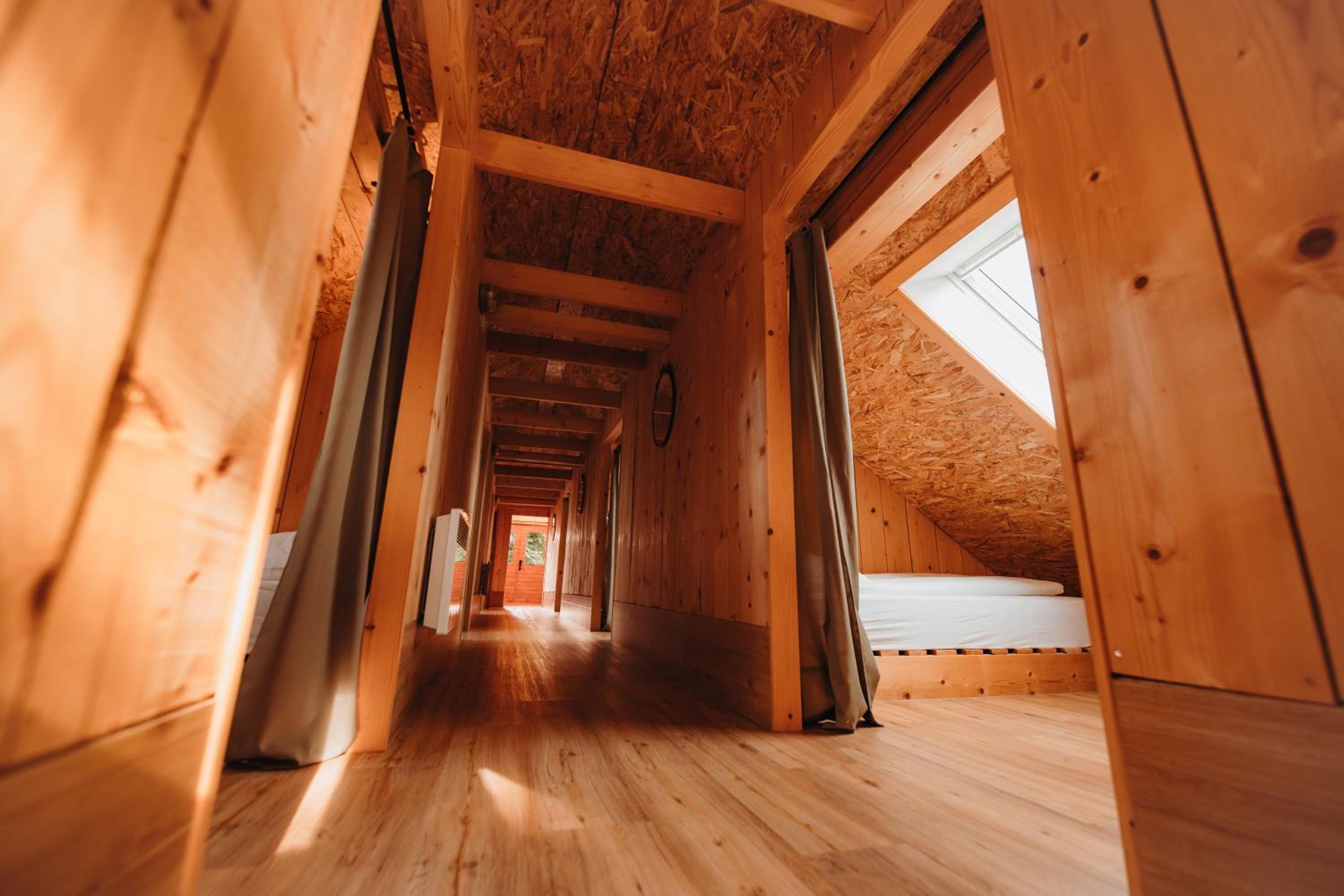 Seven-Bedroom House - Photo 1