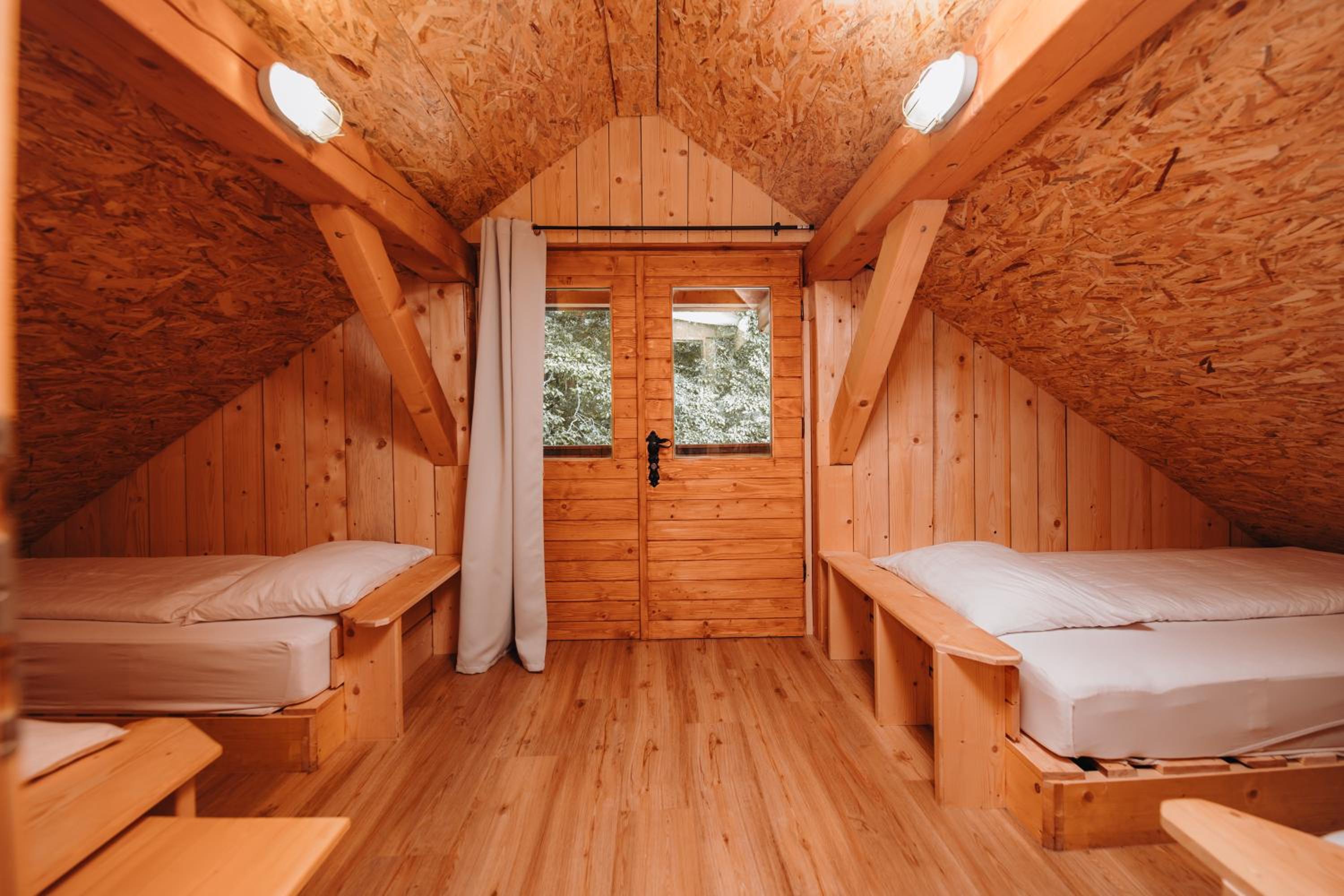 Seven-Bedroom House - Photo 7