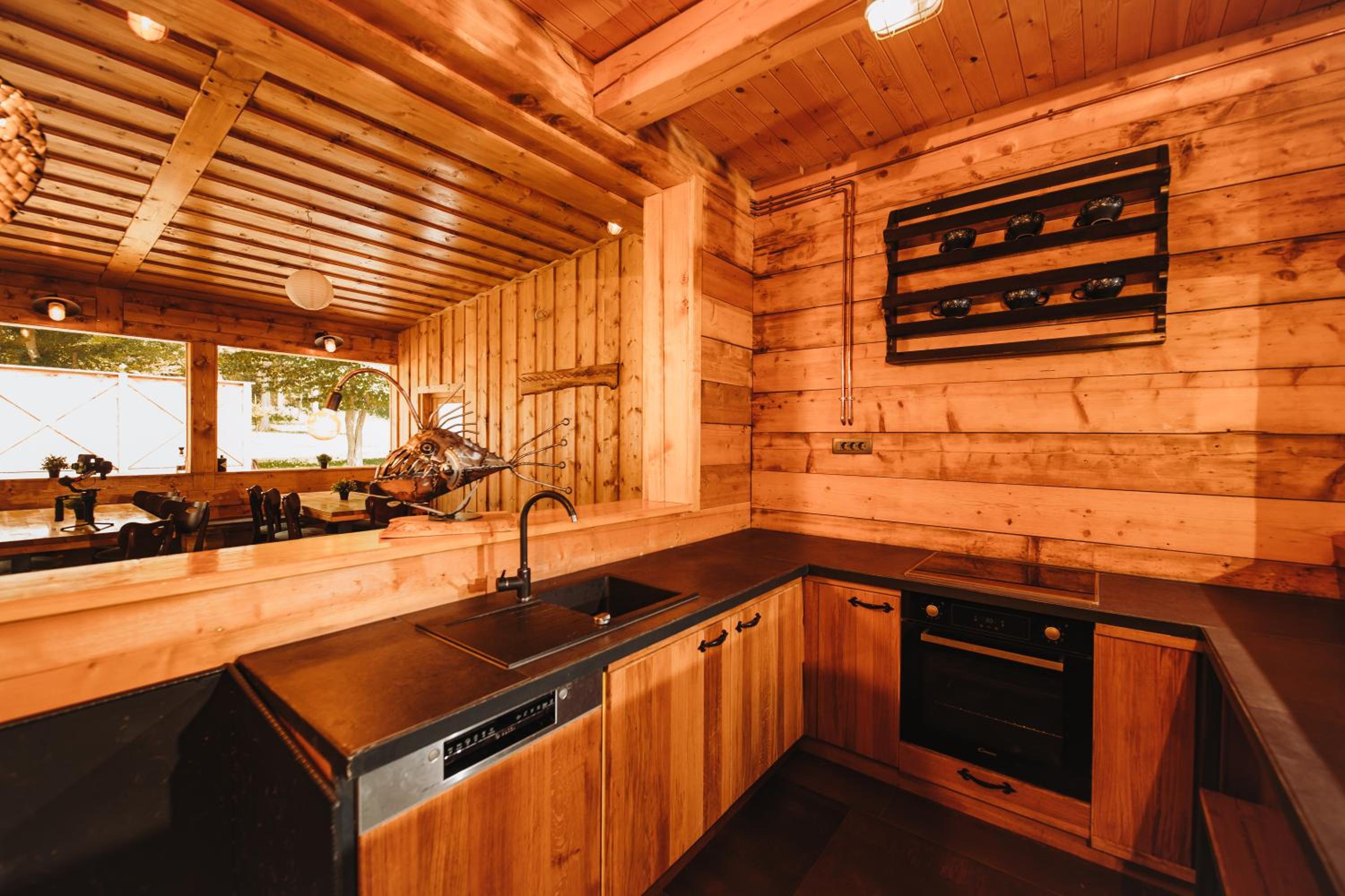 Seven-Bedroom House - Photo 25