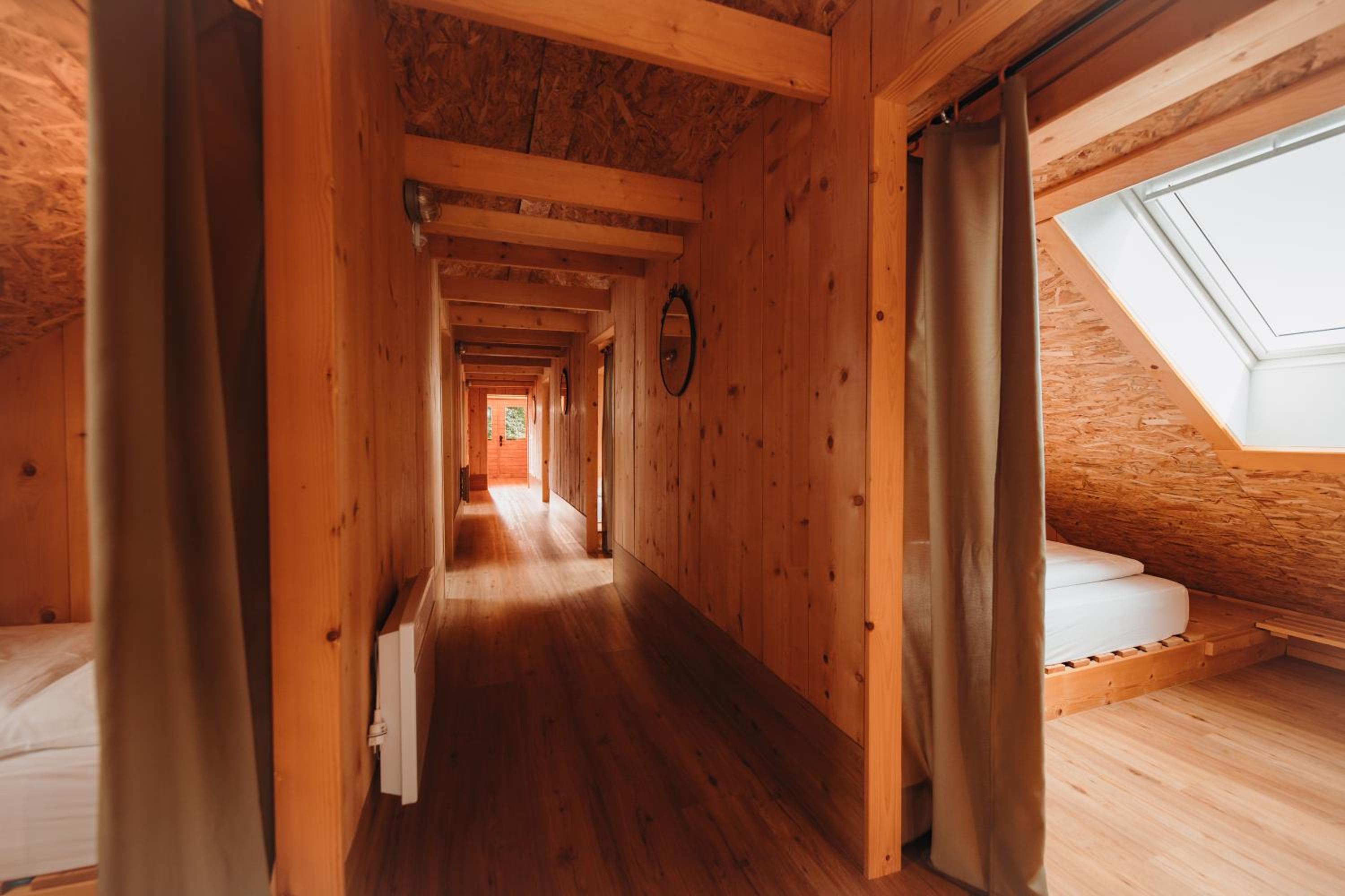 Seven-Bedroom House - Photo 5