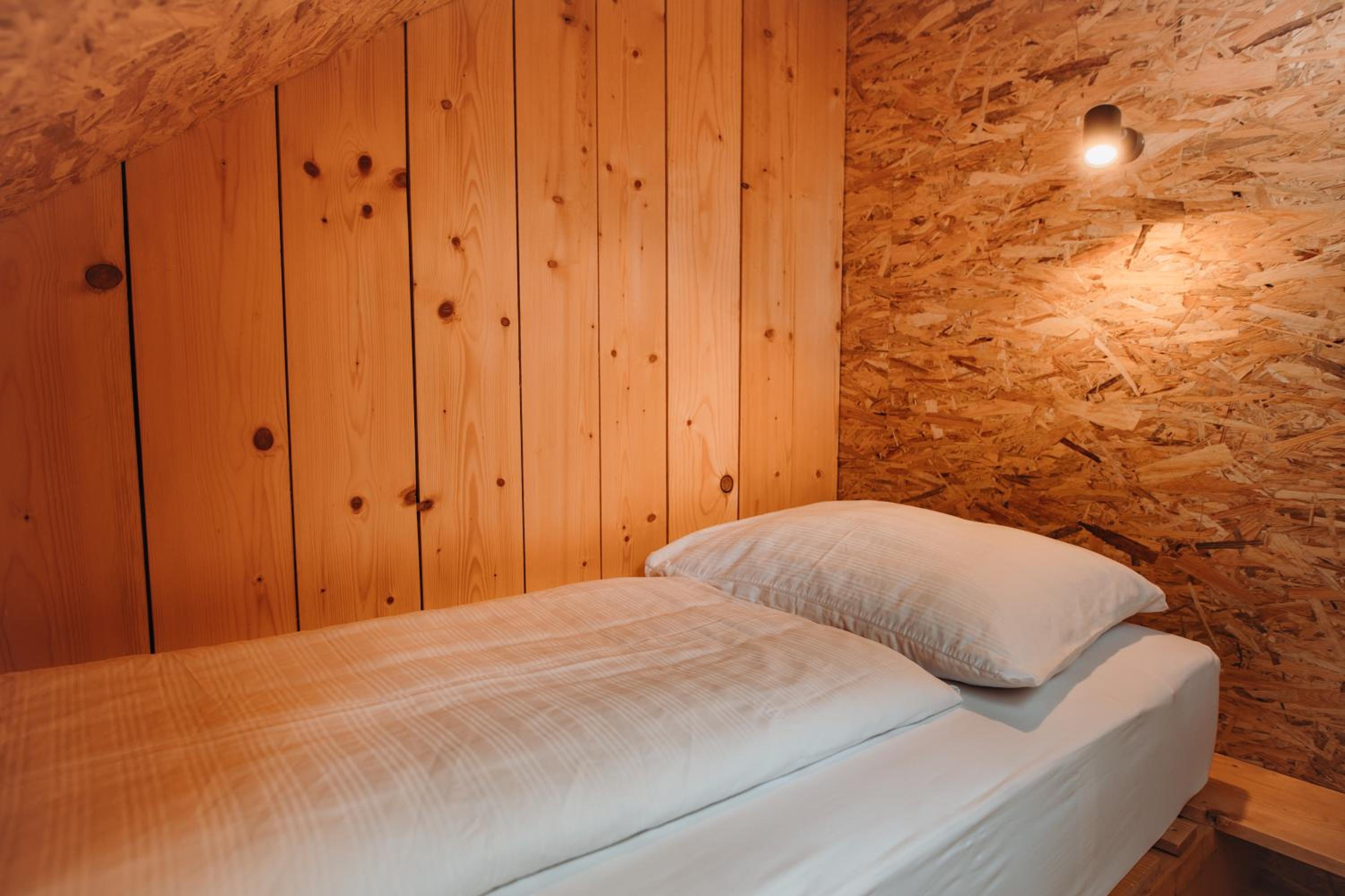 Seven-Bedroom House - Photo 4
