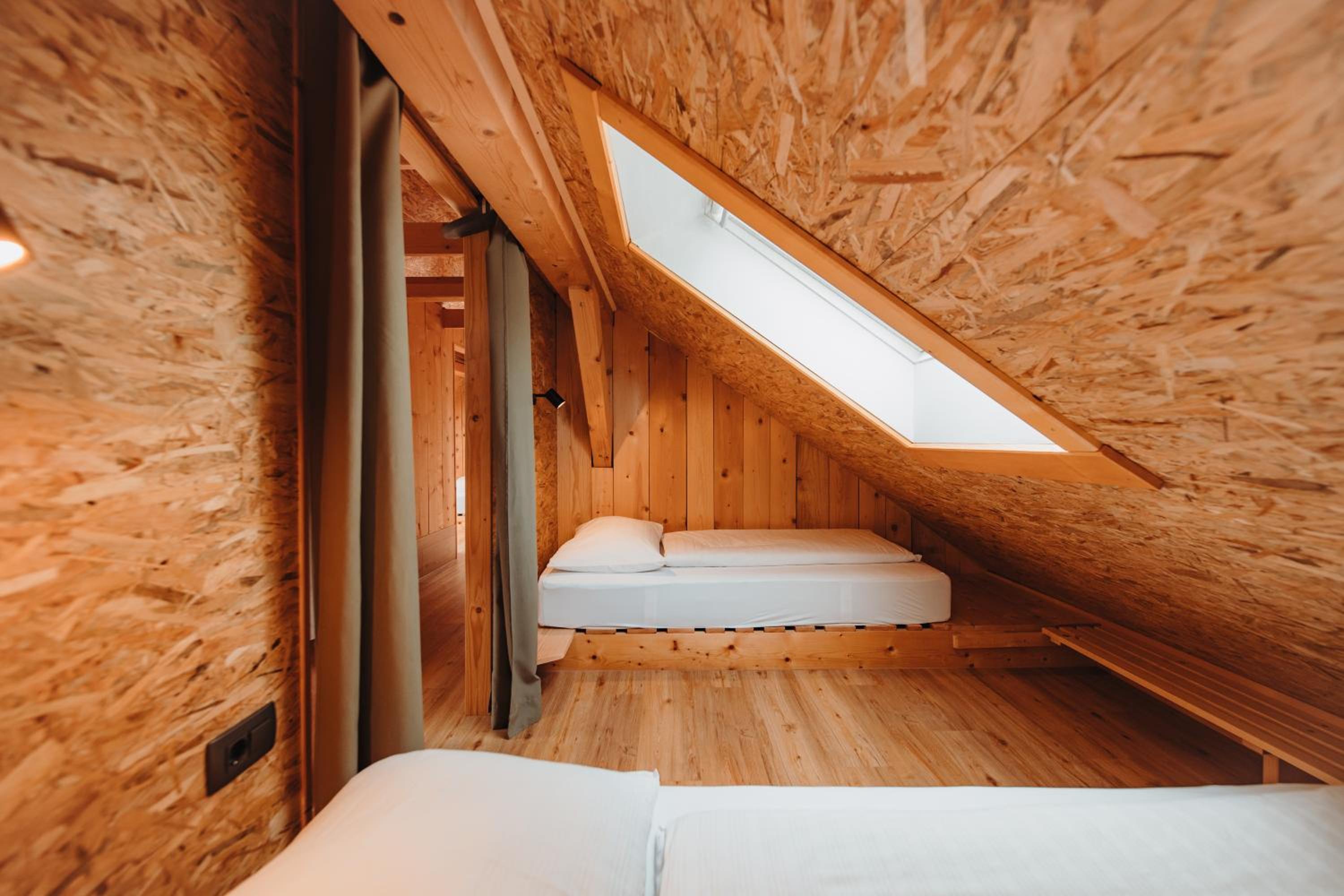 Seven-Bedroom House - Photo 6
