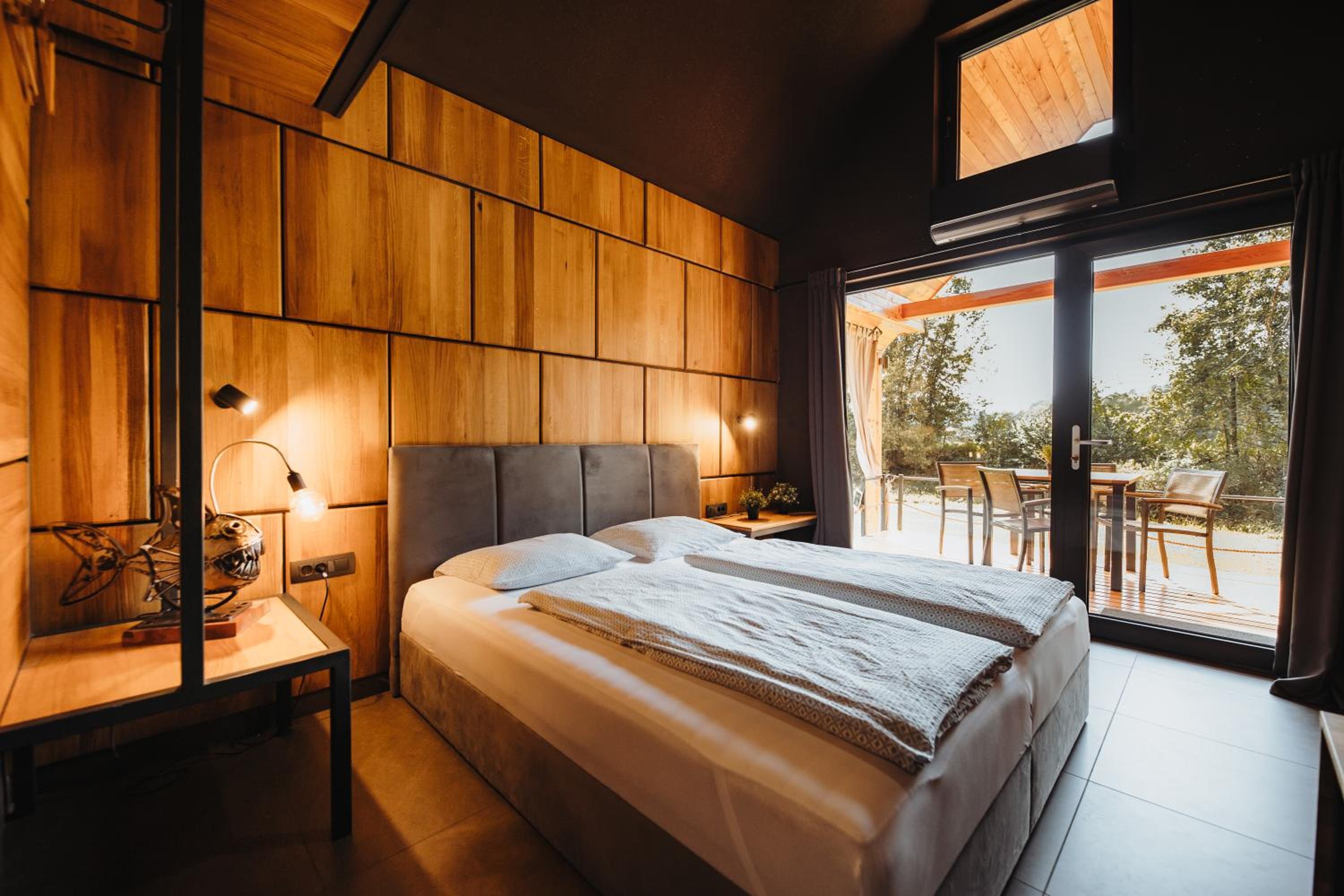 One-Bedroom House - Photo 7
