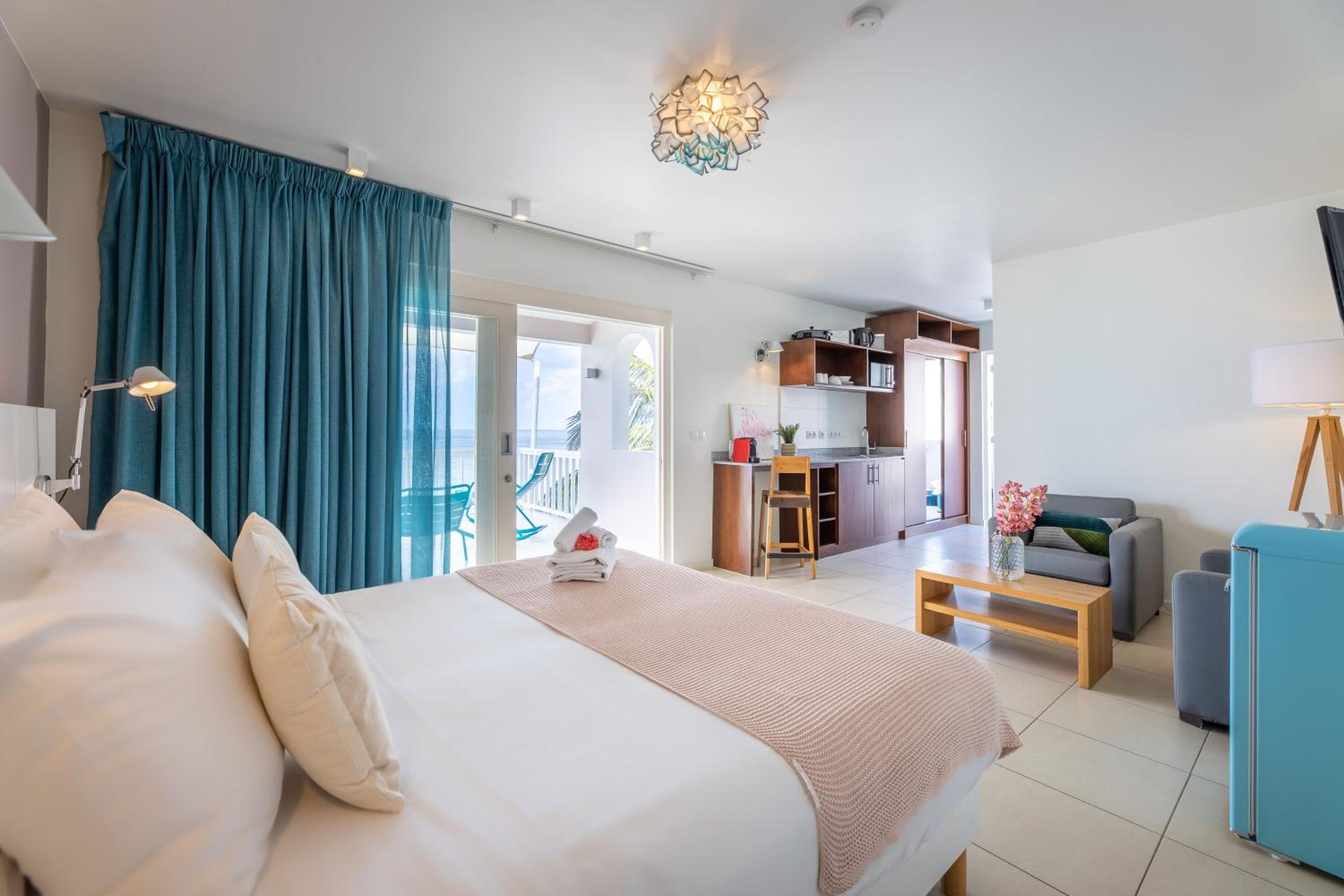 Partial Ocean View Deluxe Suite photo 2
