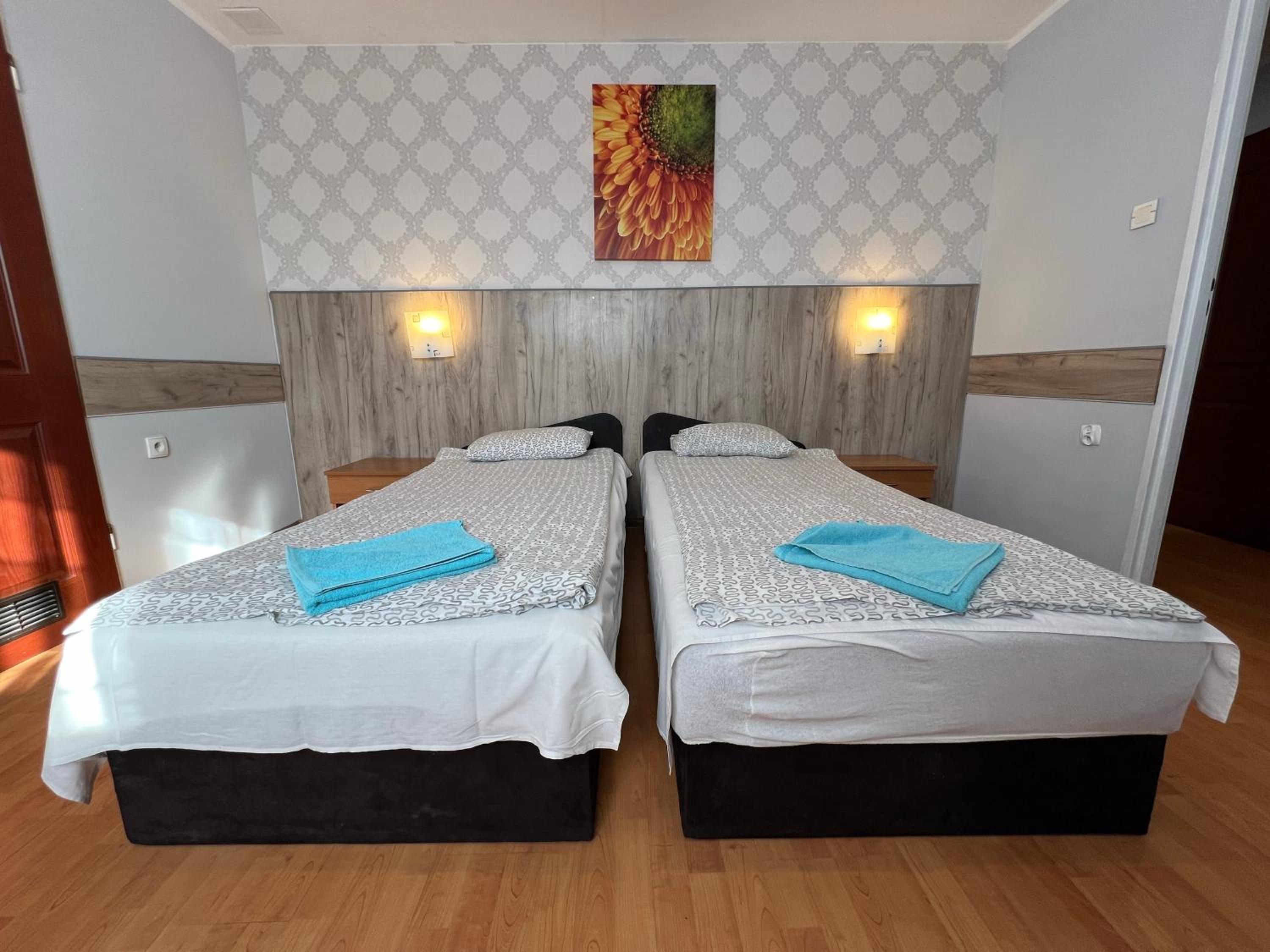 Double Room - Photo 7
