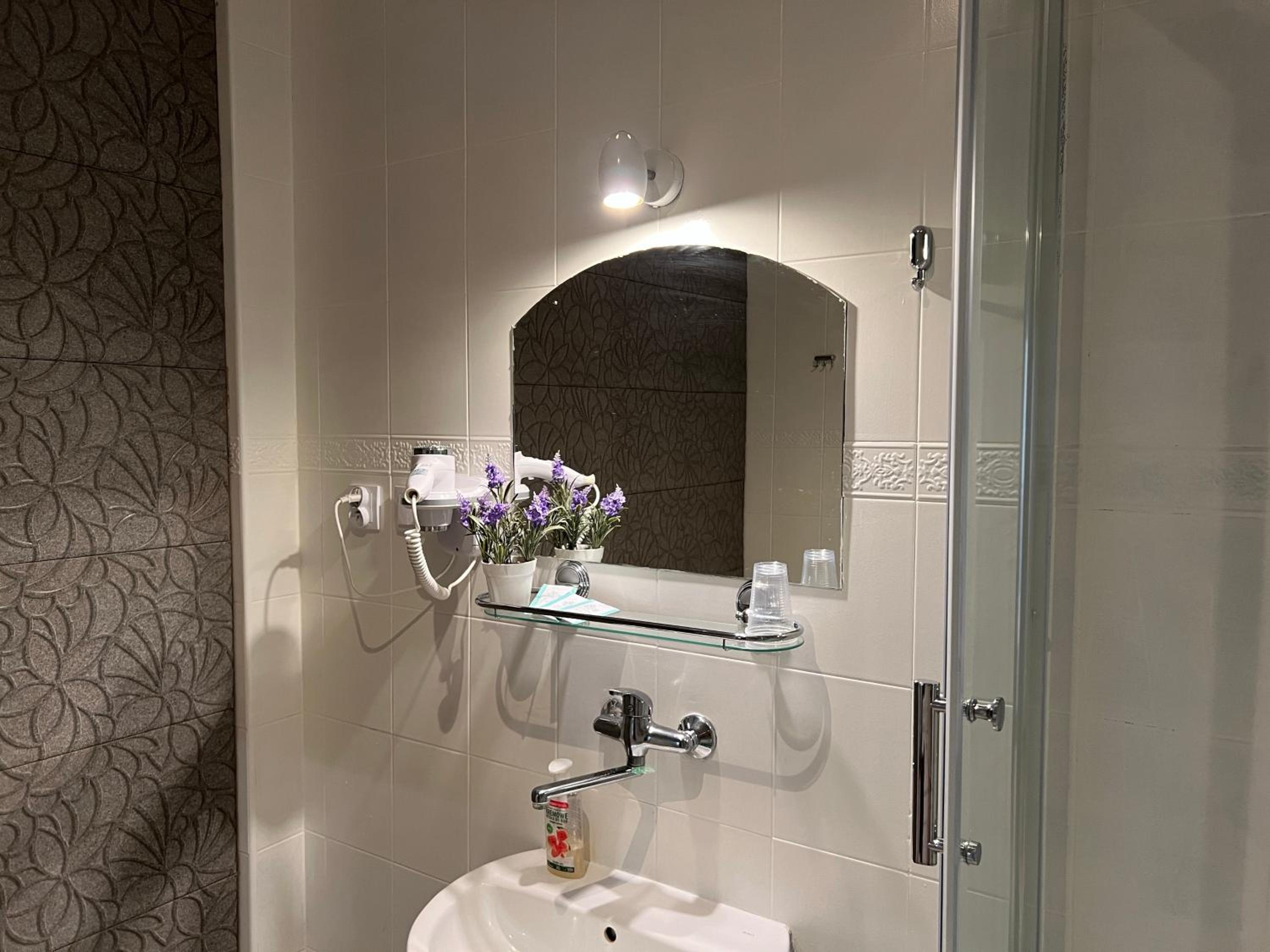Double Room - Photo 19