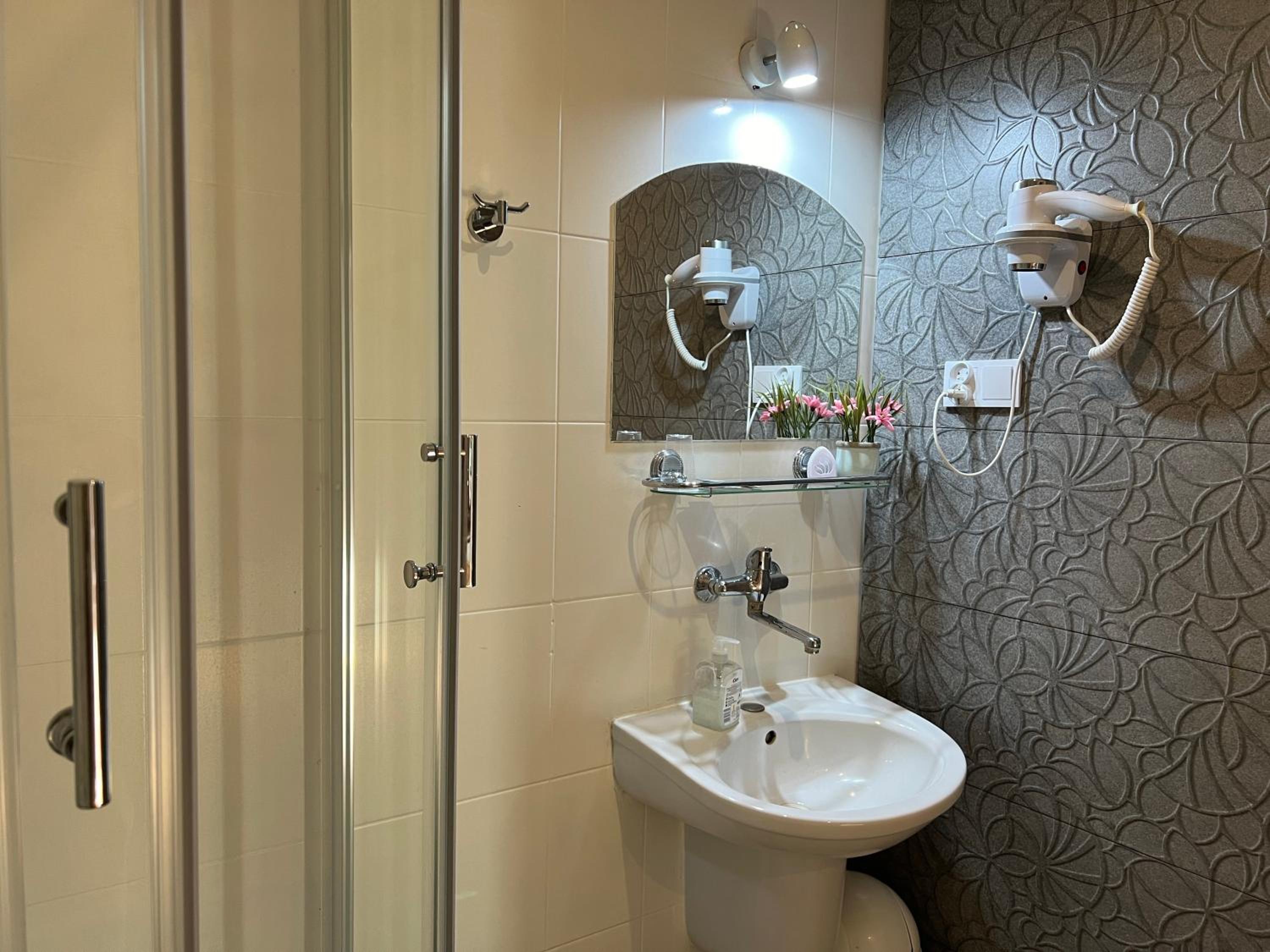 Double Room - Photo 3