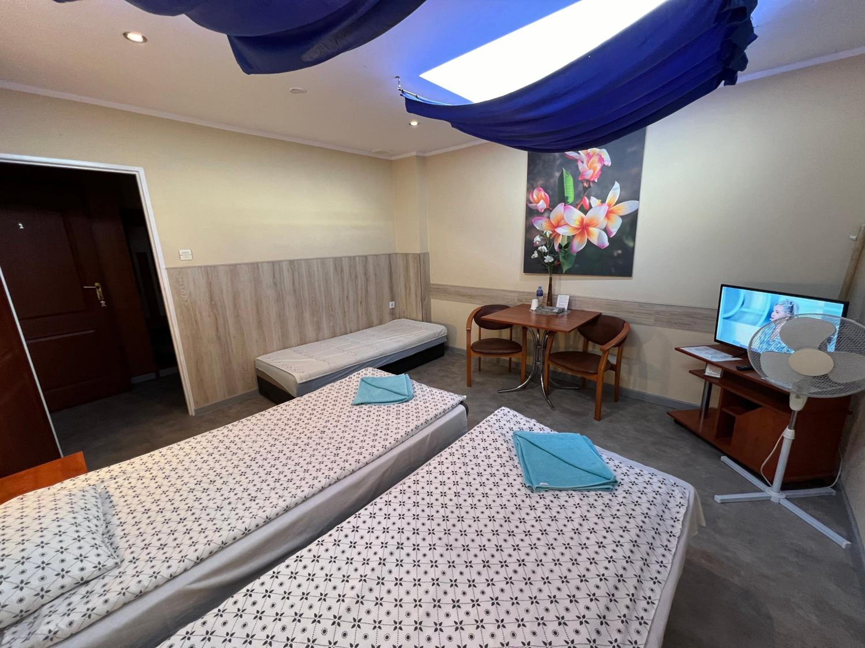 Double Room - Photo 12
