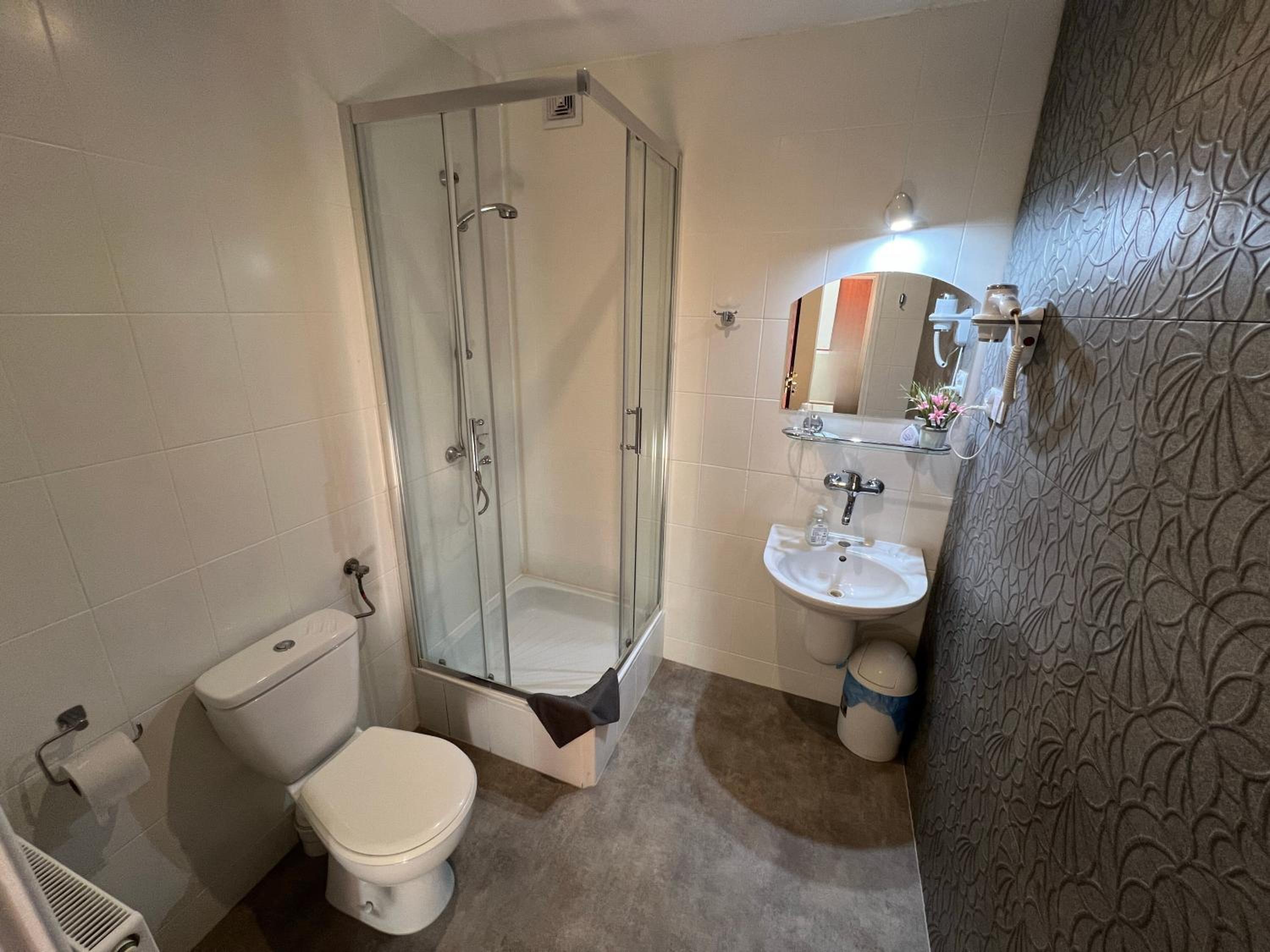 Double Room - Photo 11